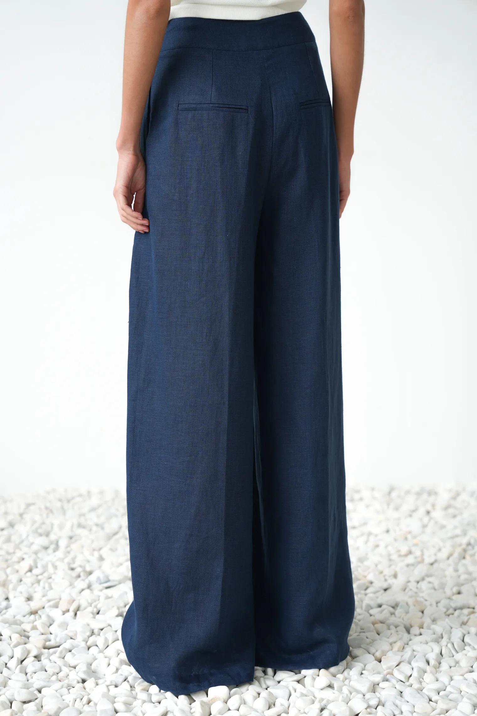 Брюки широкого кроя с завышенной талией со складками синего цвета фото 3