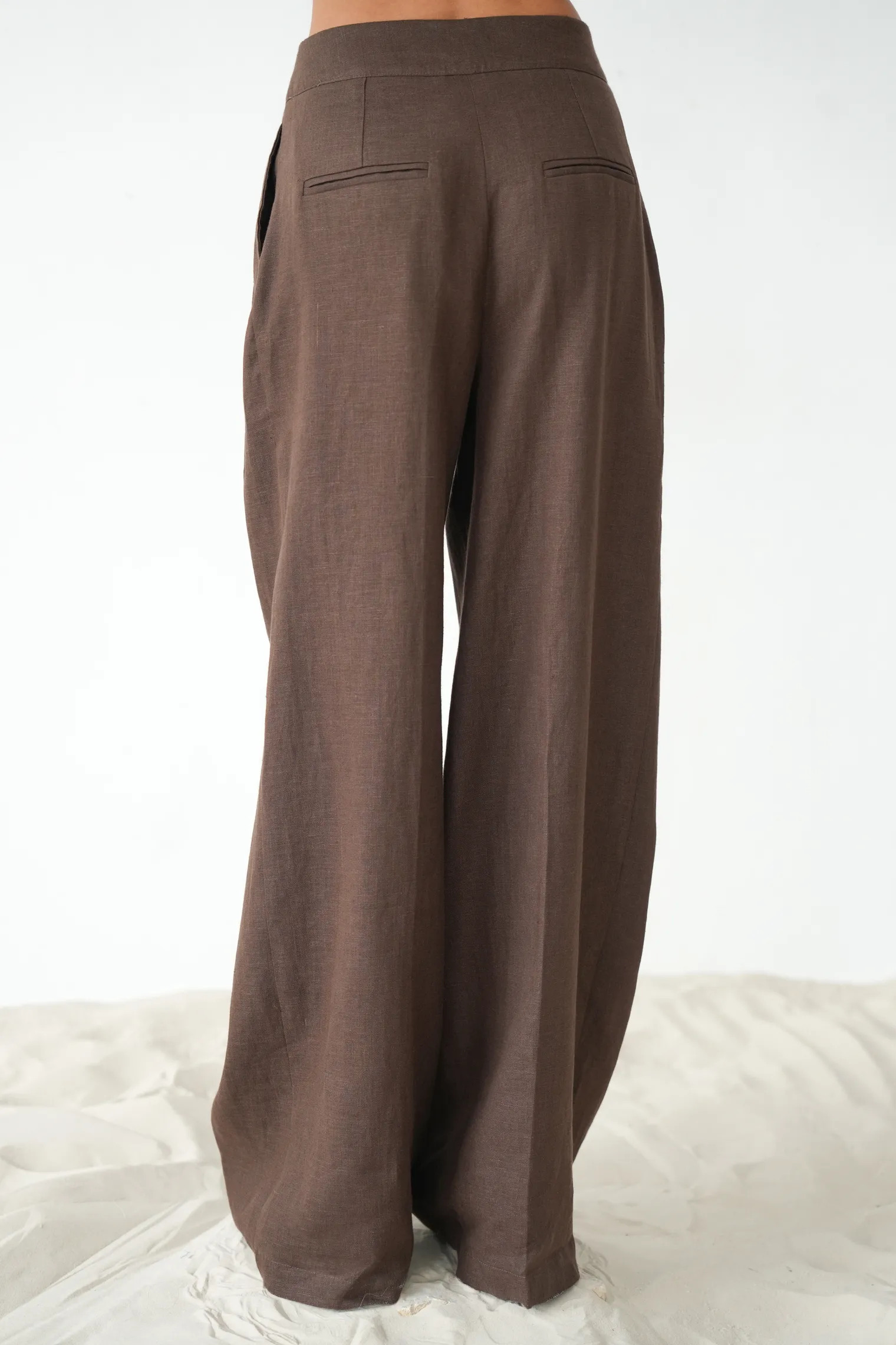 Брюки широкого кроя с завышенной талией со складками шоколадного цвета фото 4