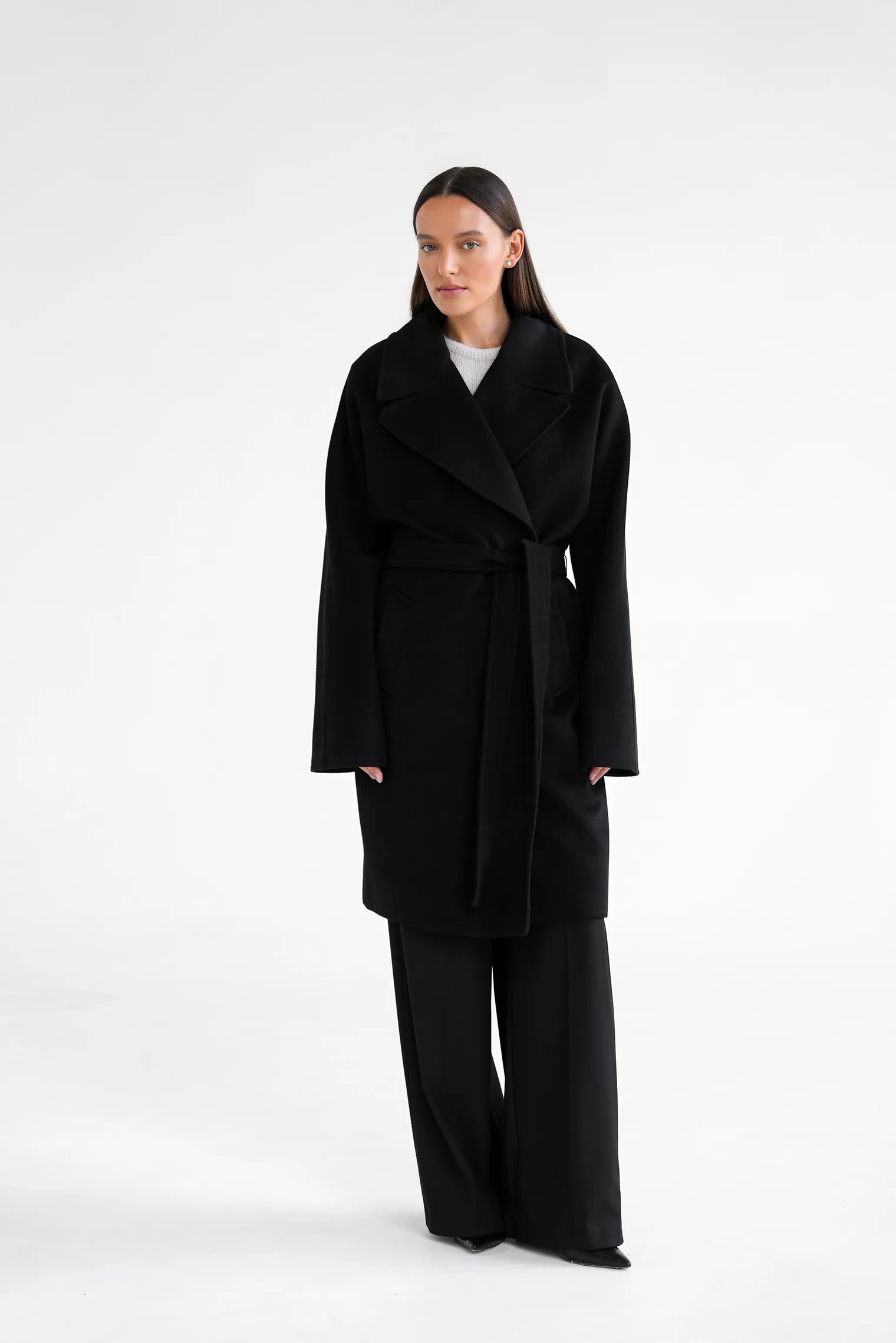 Пальто-халат укороченное с цельнокройным рукавом чёрного цвета фото 1