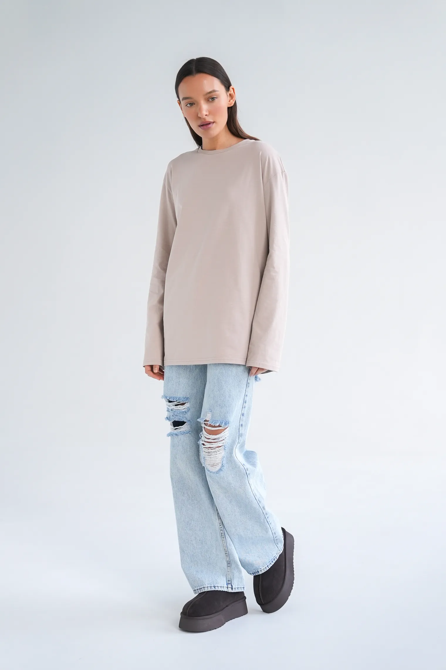 Лонгслив свободного кроя бежевого цвета фото 3
