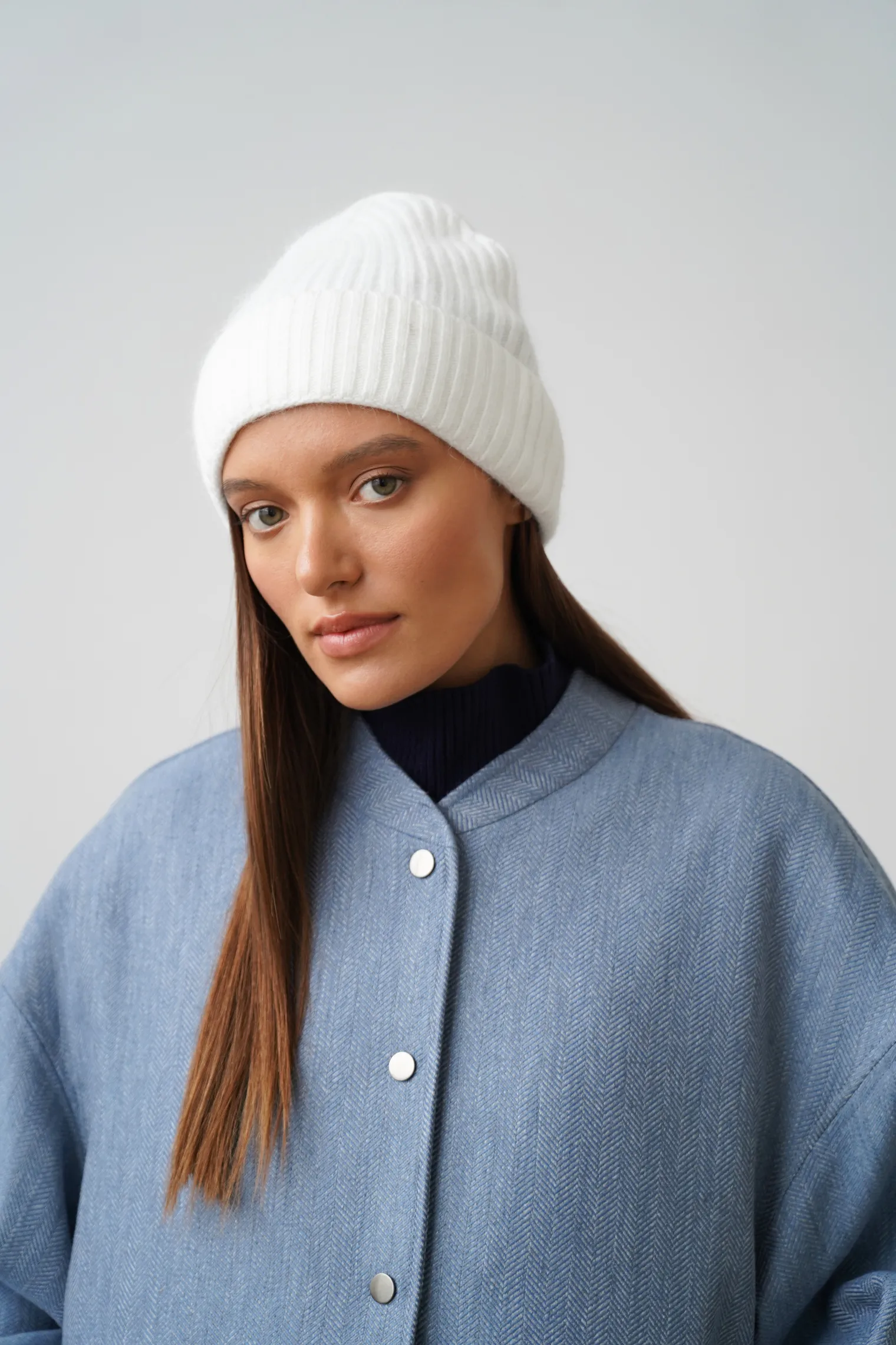 Шапка из ангоры однослойная белого цвета фото 6