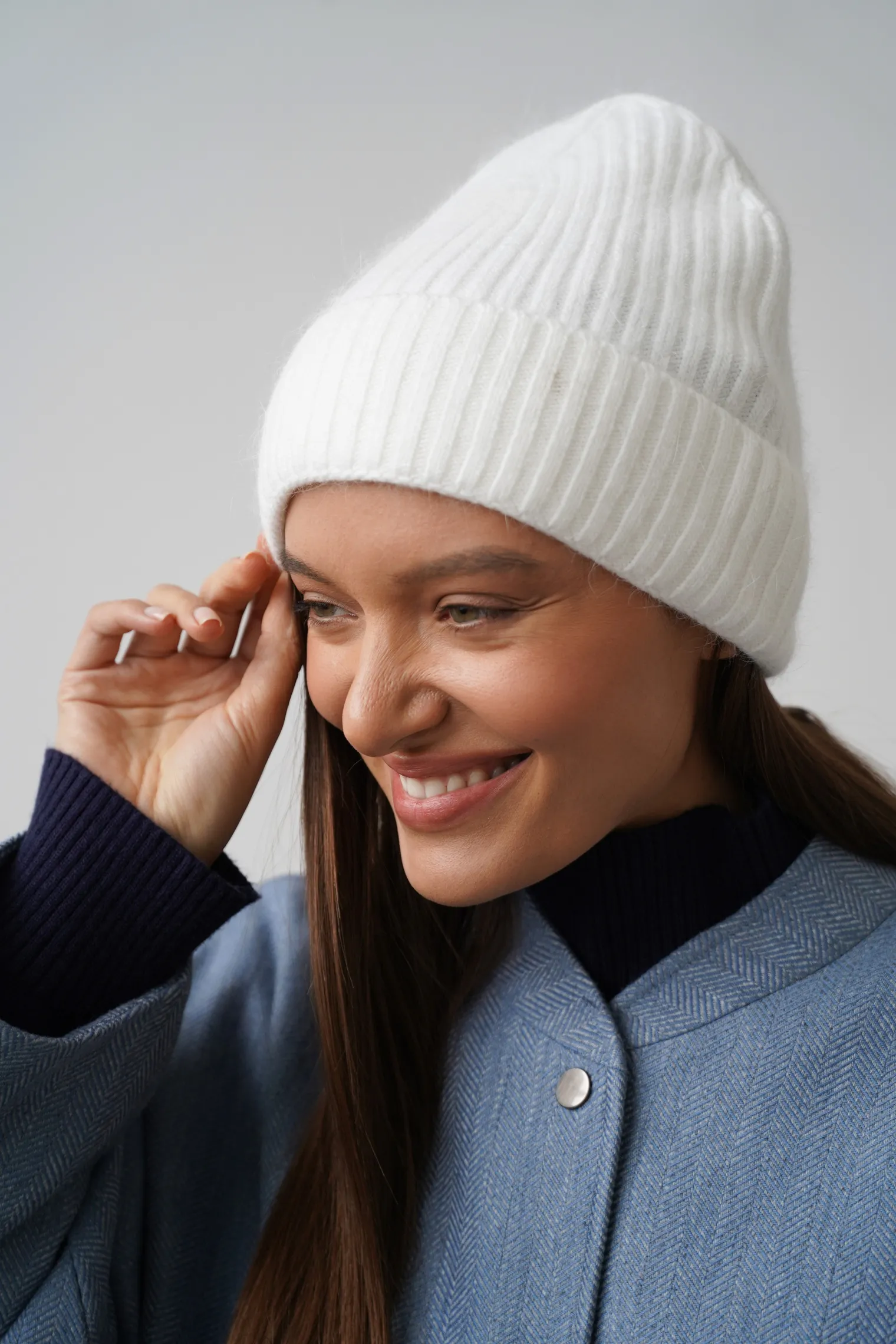 Шапка из ангоры однослойная белого цвета фото 5