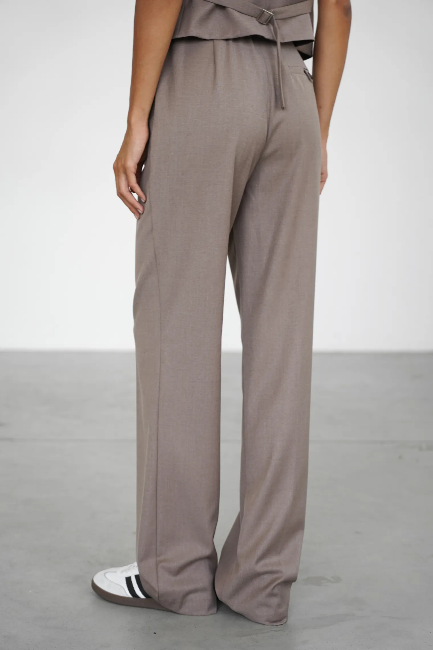 Брюки с завышенной талией прямого кроя цвета мускатный орех фото 4