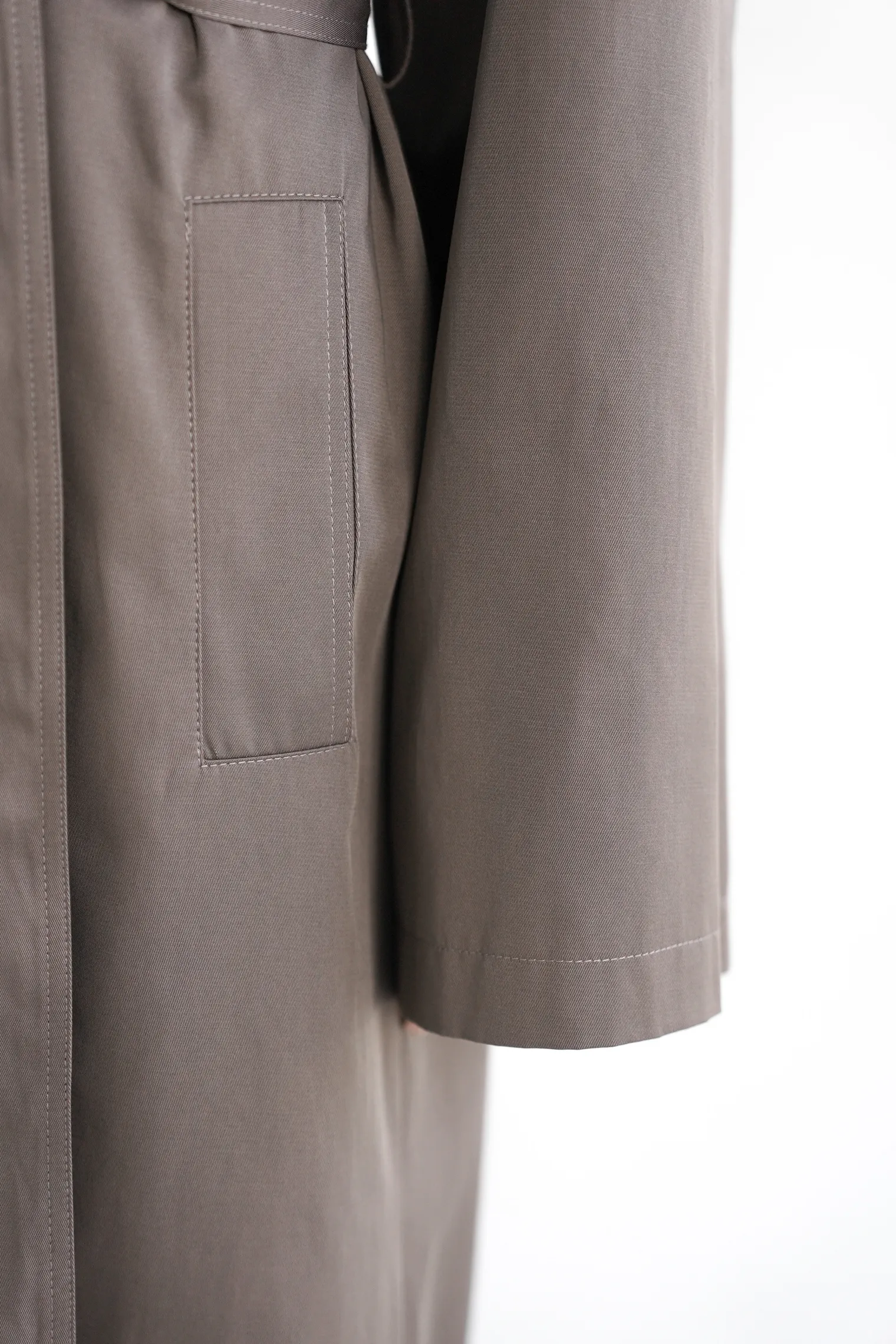 Тренч двубортный с поясом кофейного цвета фото 6