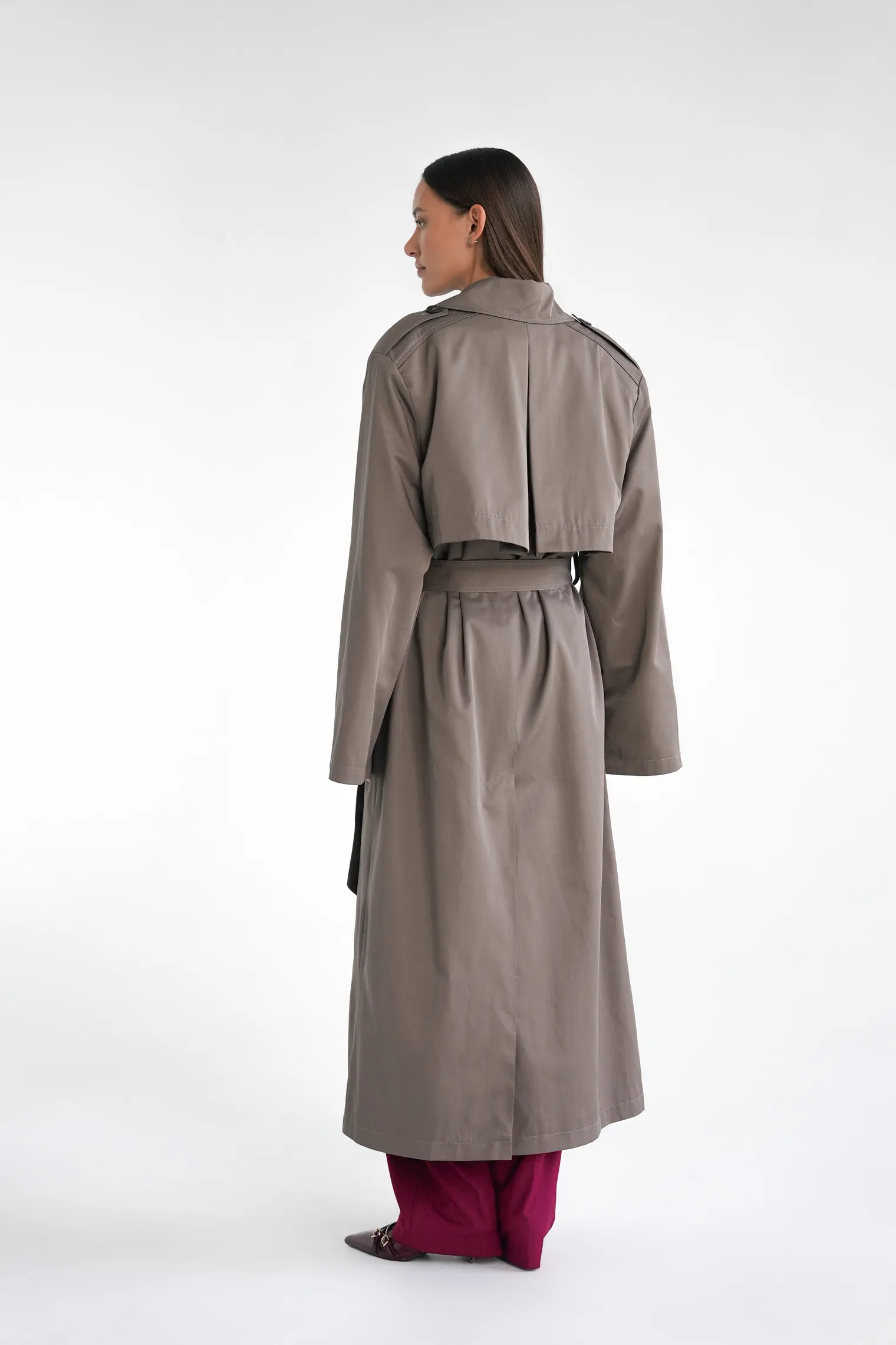 Тренч двубортный с поясом кофейного цвета фото 4