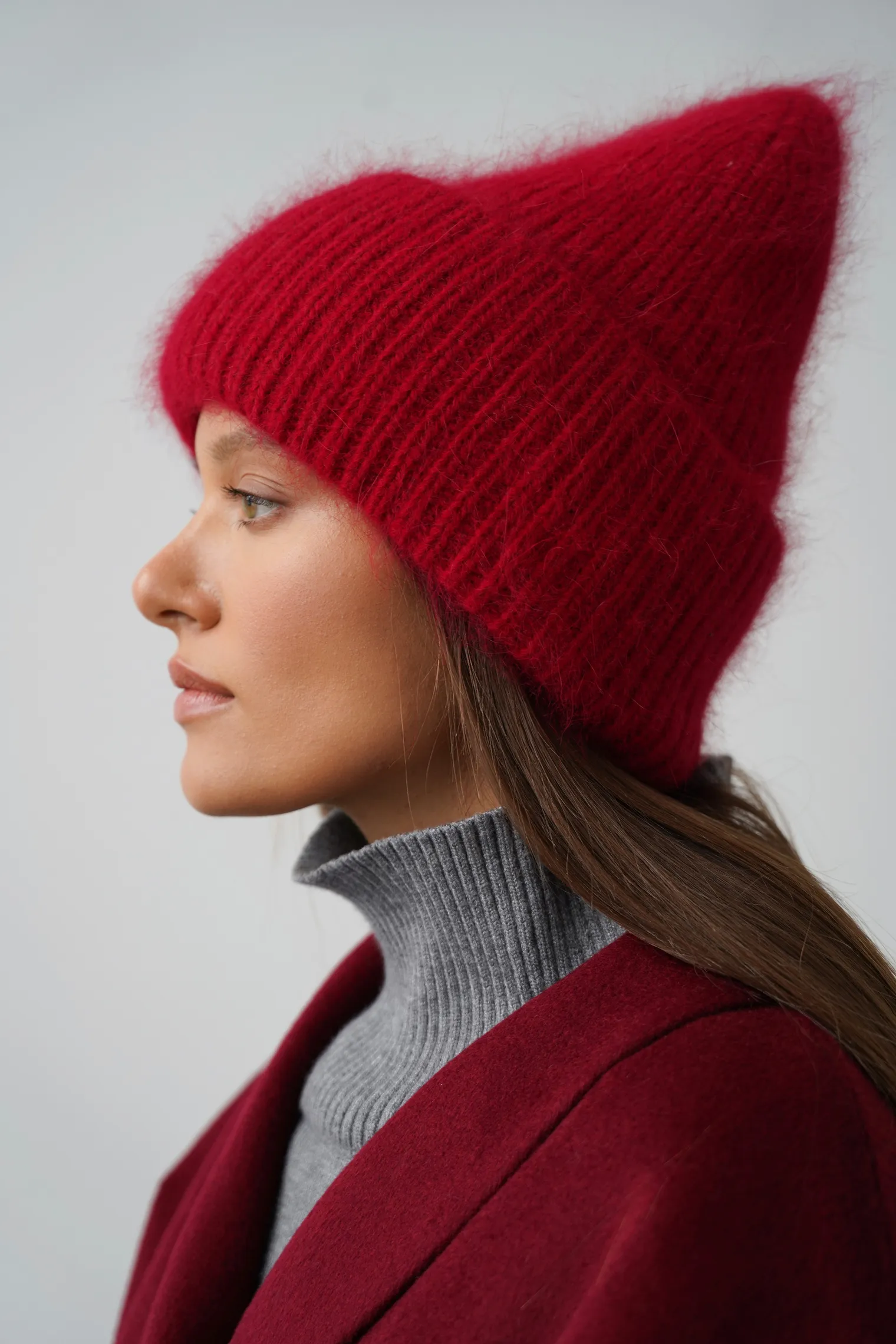 Шапка из ангоры винного цвета фото 4