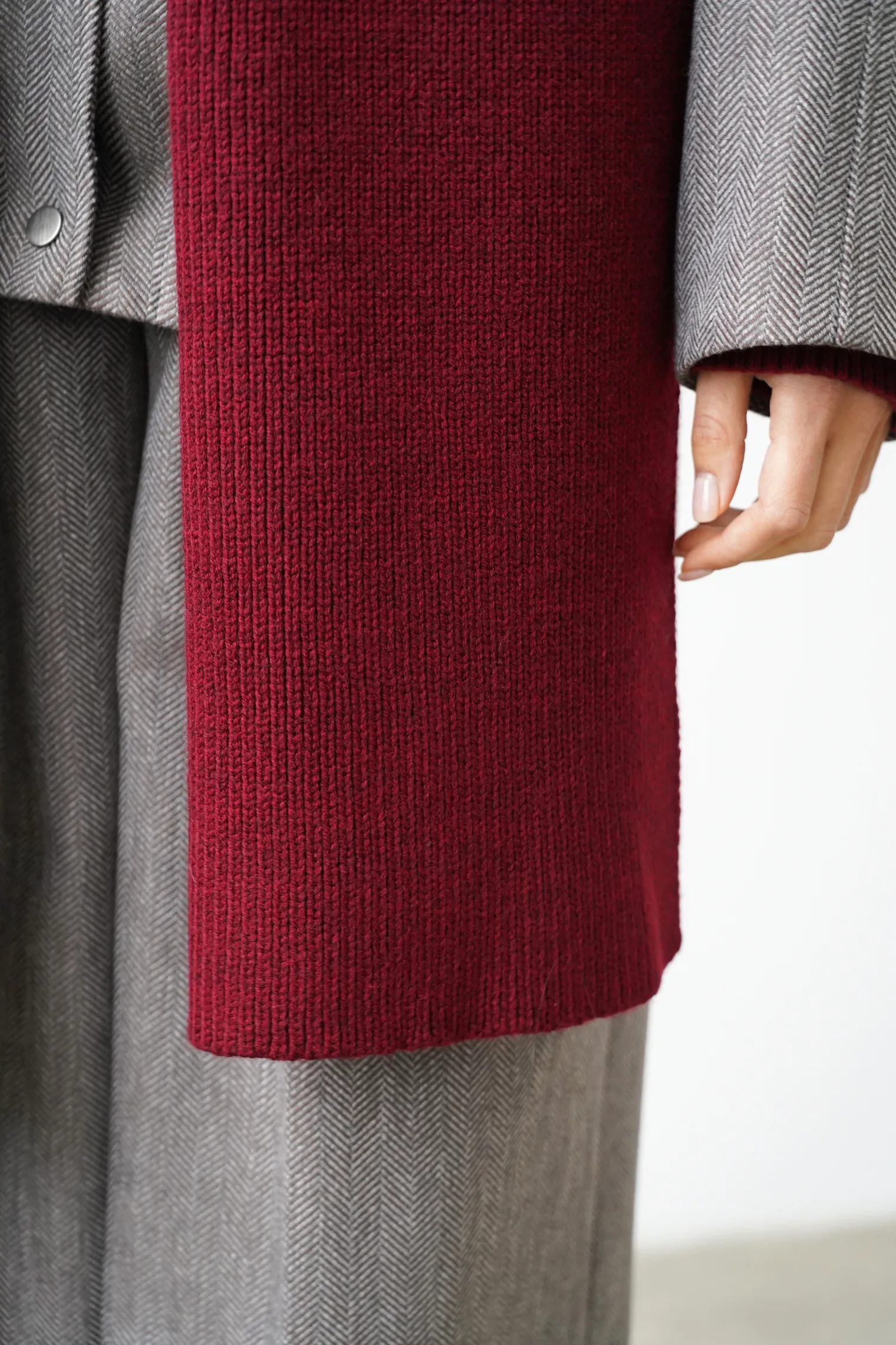 Шарф из шерсти мериноса бордового цвета фото 6