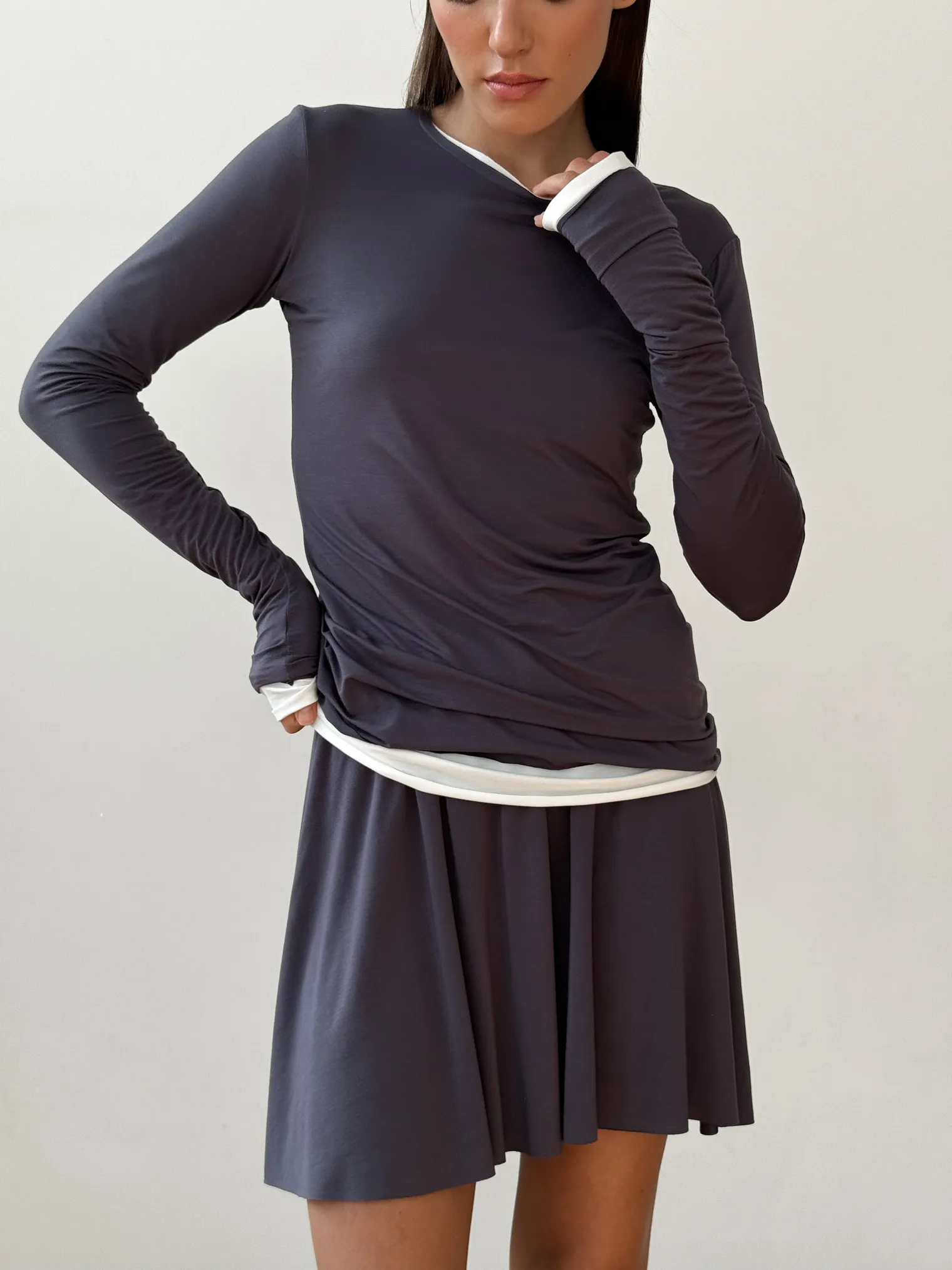 Лонгслив с удлинённым рукавом графитового цвета фото 3