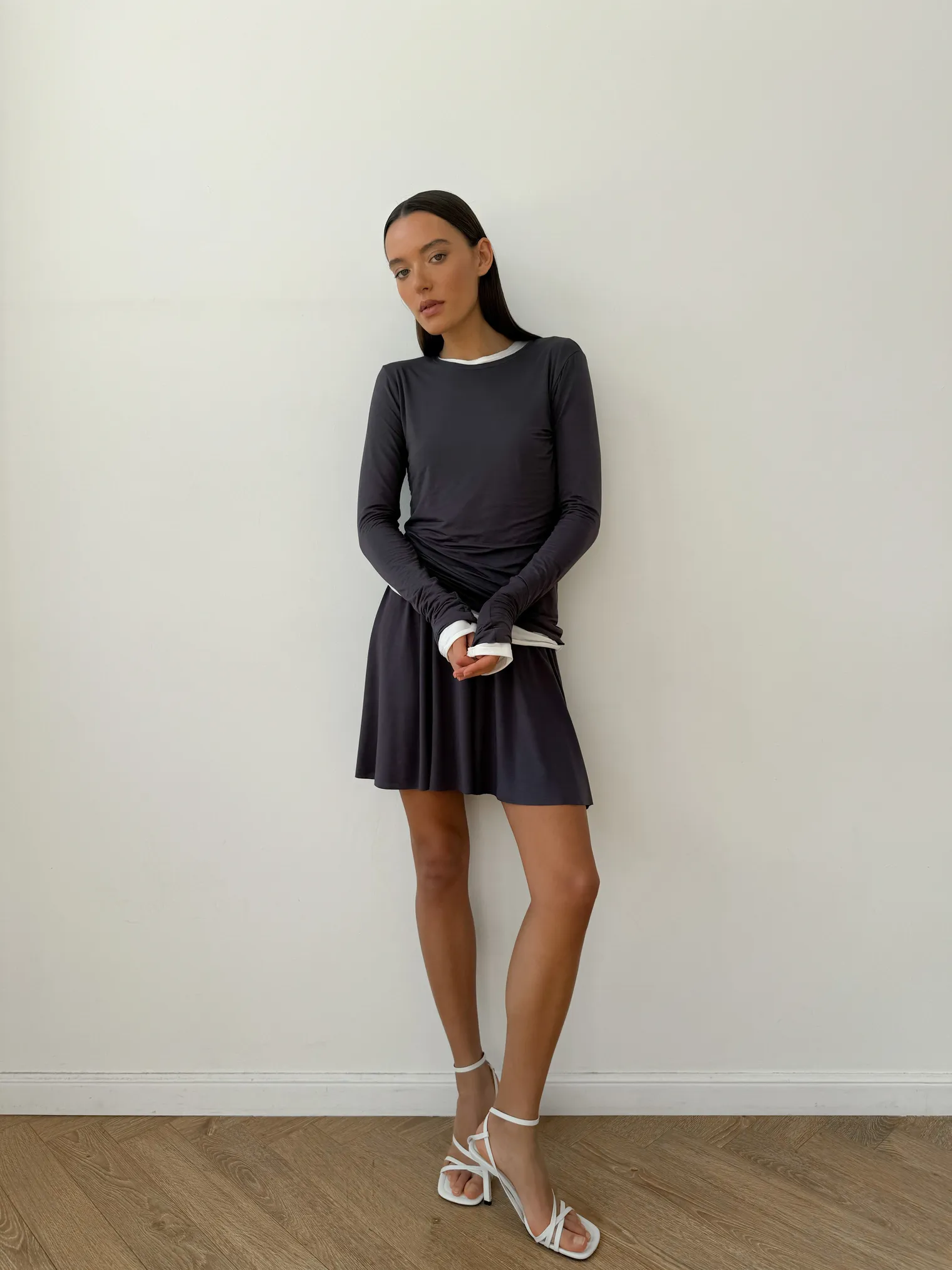 Лонгслив с удлинённым рукавом графитового цвета фото 5