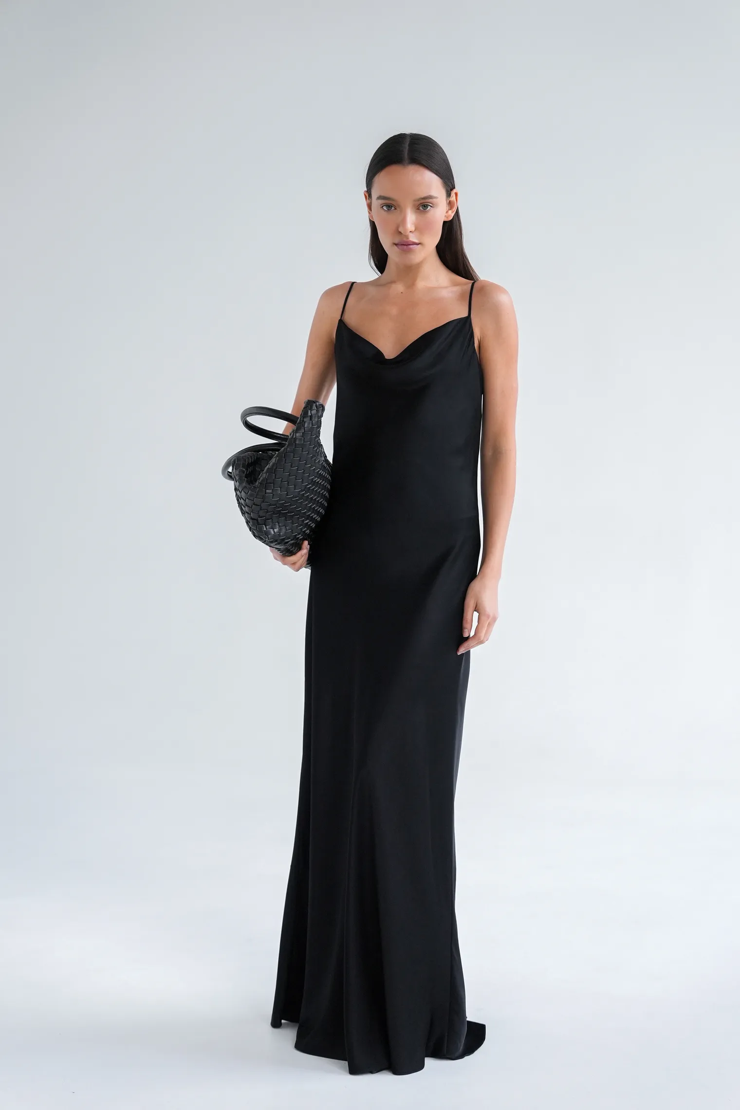 Платье-комбинация из струящейся ткани чёрного цвета фото 3