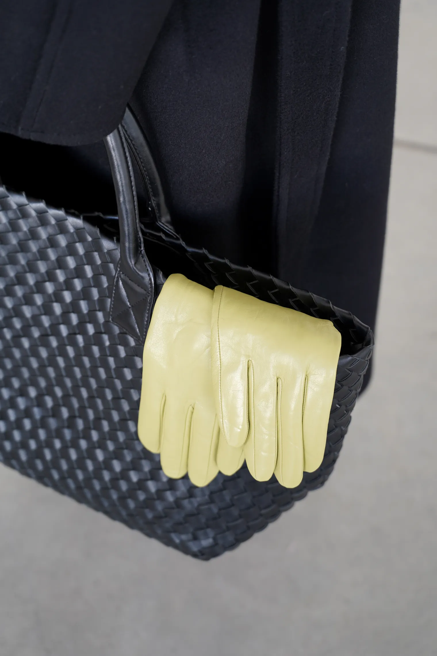 Перчатки из кожи оливкового цвета фото 4