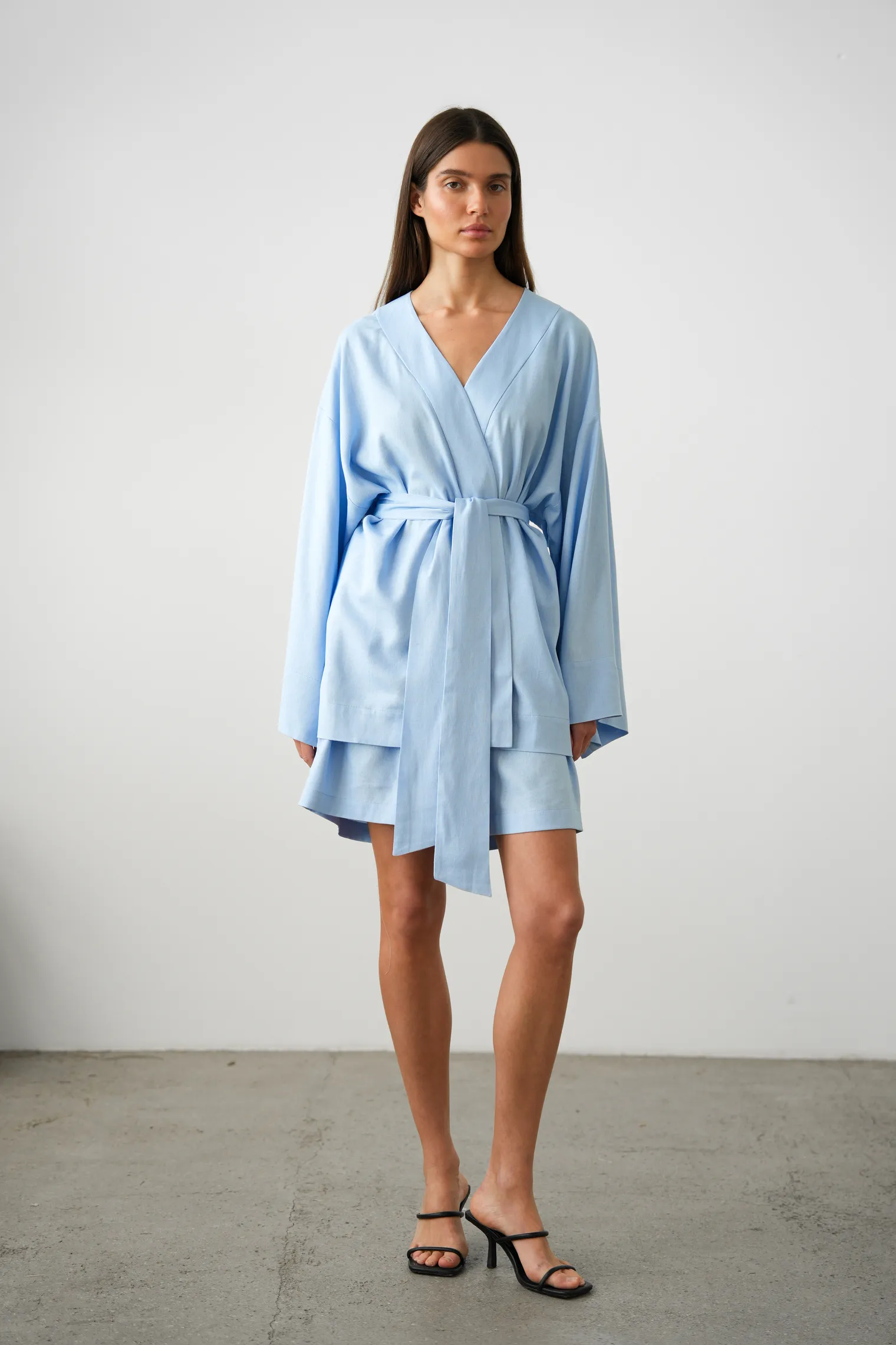 Шорты изо льна голубого цвета фото 3