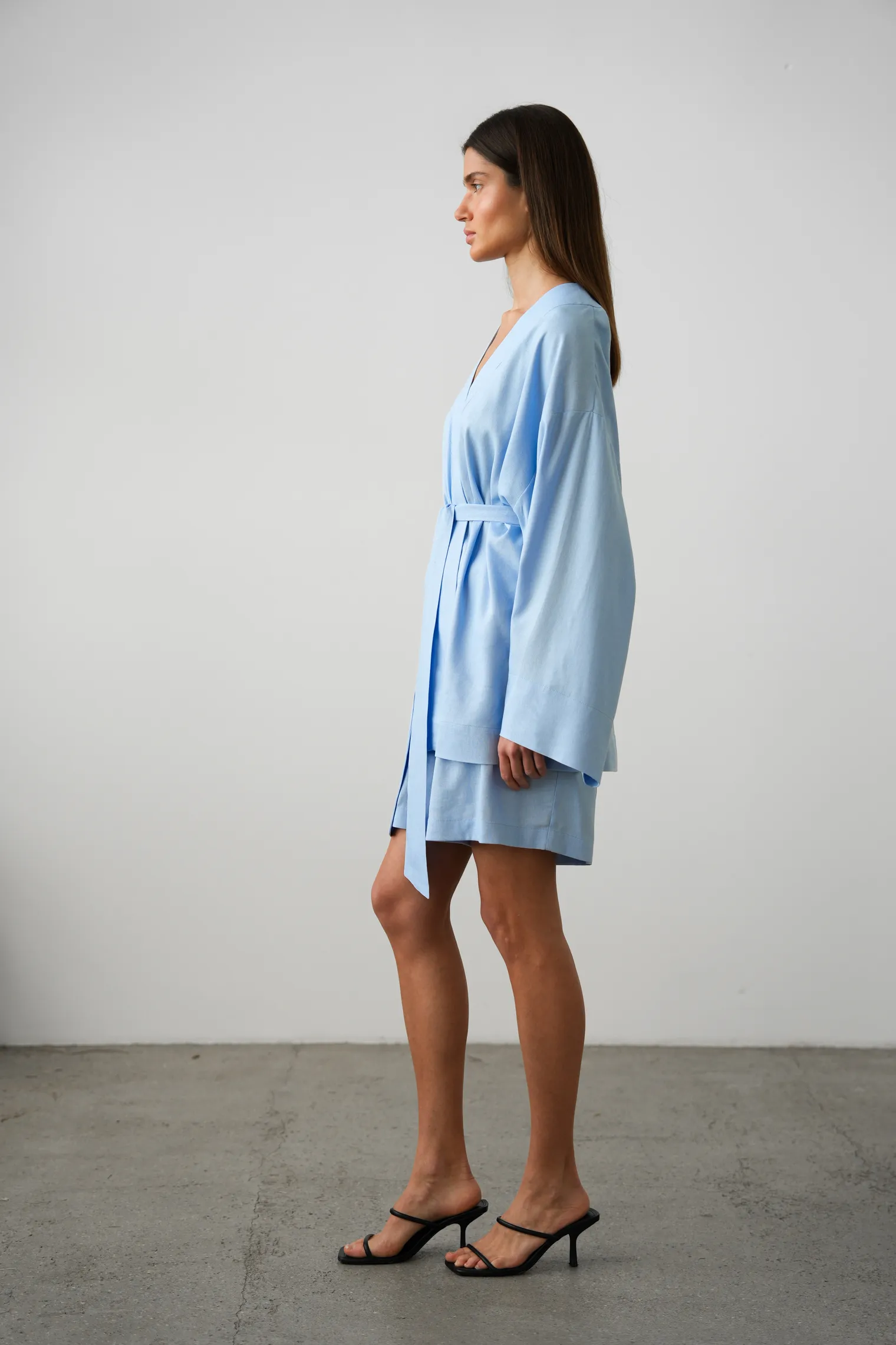 Шорты изо льна голубого цвета фото 6