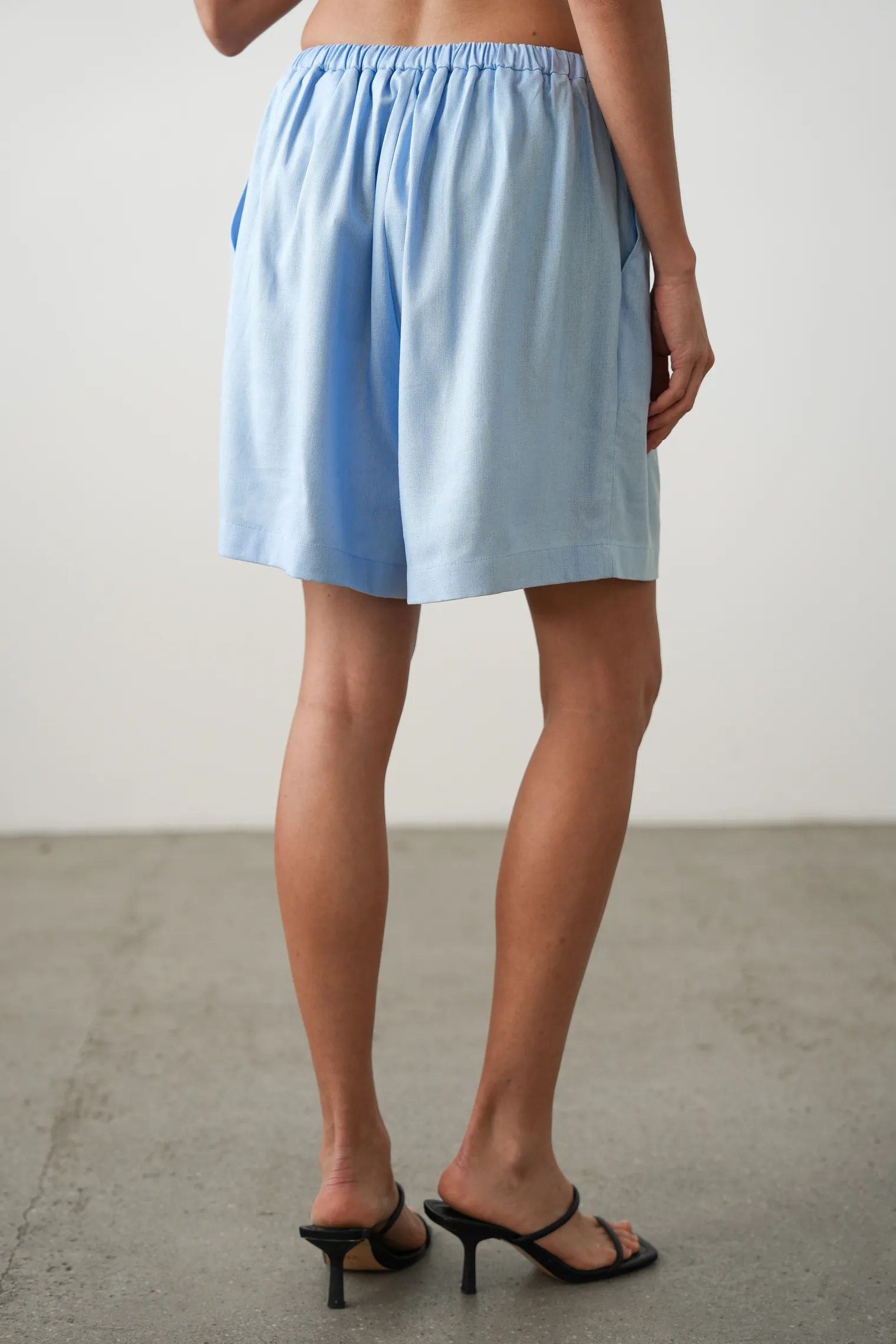 Шорты изо льна голубого цвета фото 4