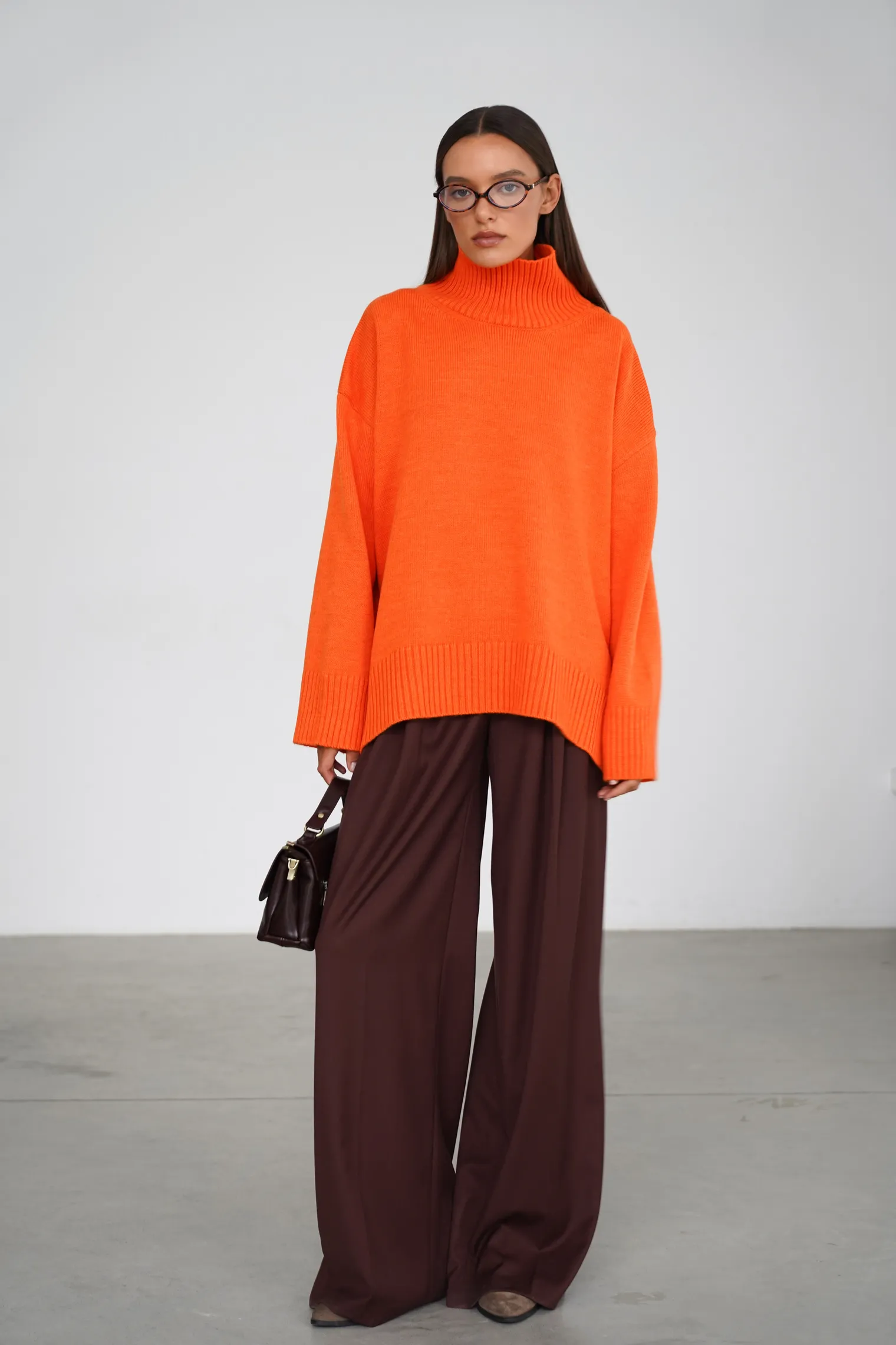 Джемпер мелкой вязки с высоким воротником ярко-оранжевого цвета фото 3