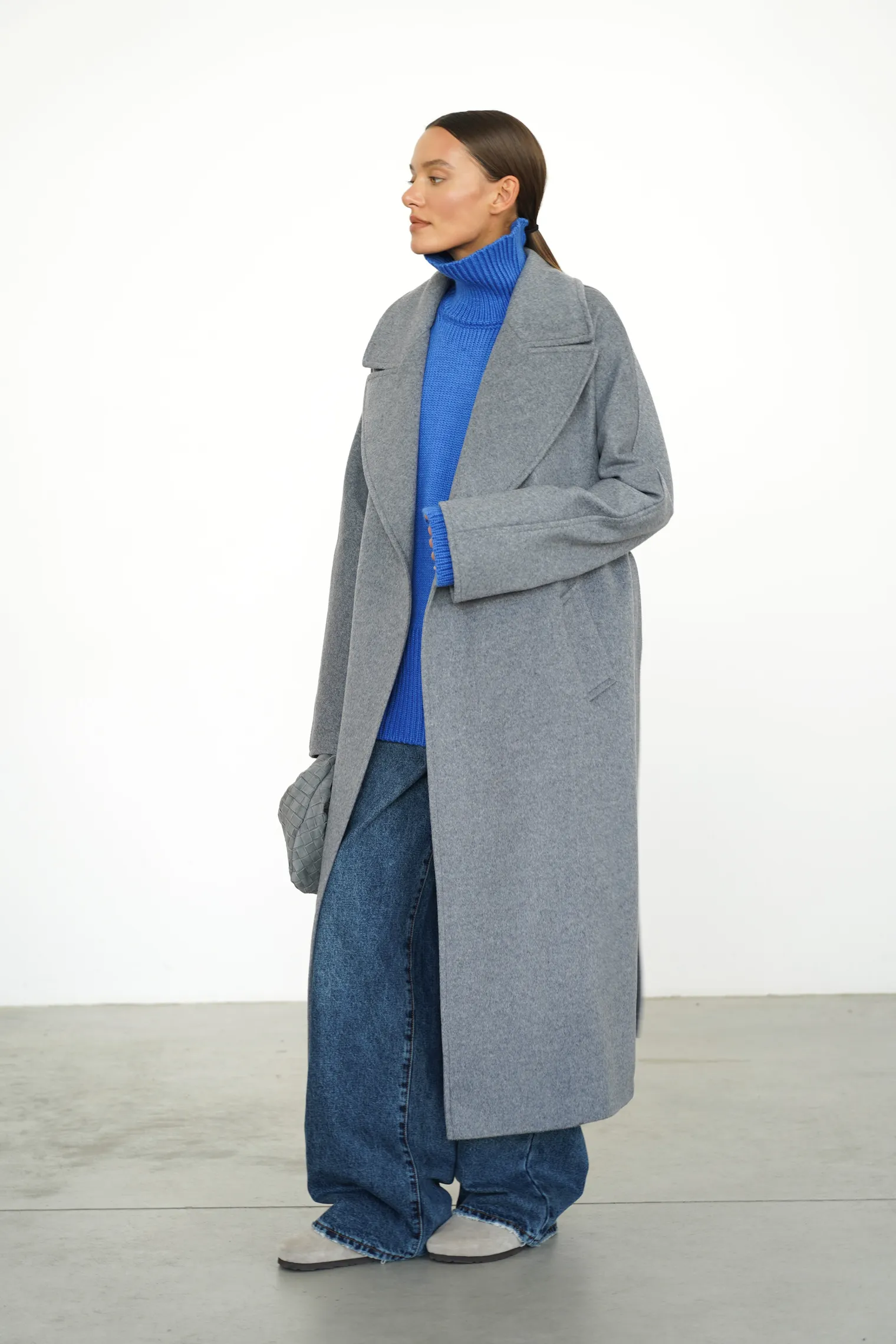 Пальто-халат с цельнокройным рукавом серого цвета фото 3