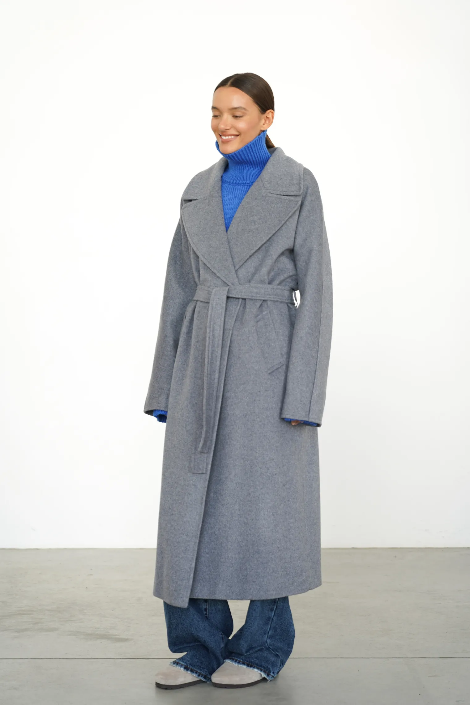 Пальто-халат с цельнокройным рукавом серого цвета фото 1