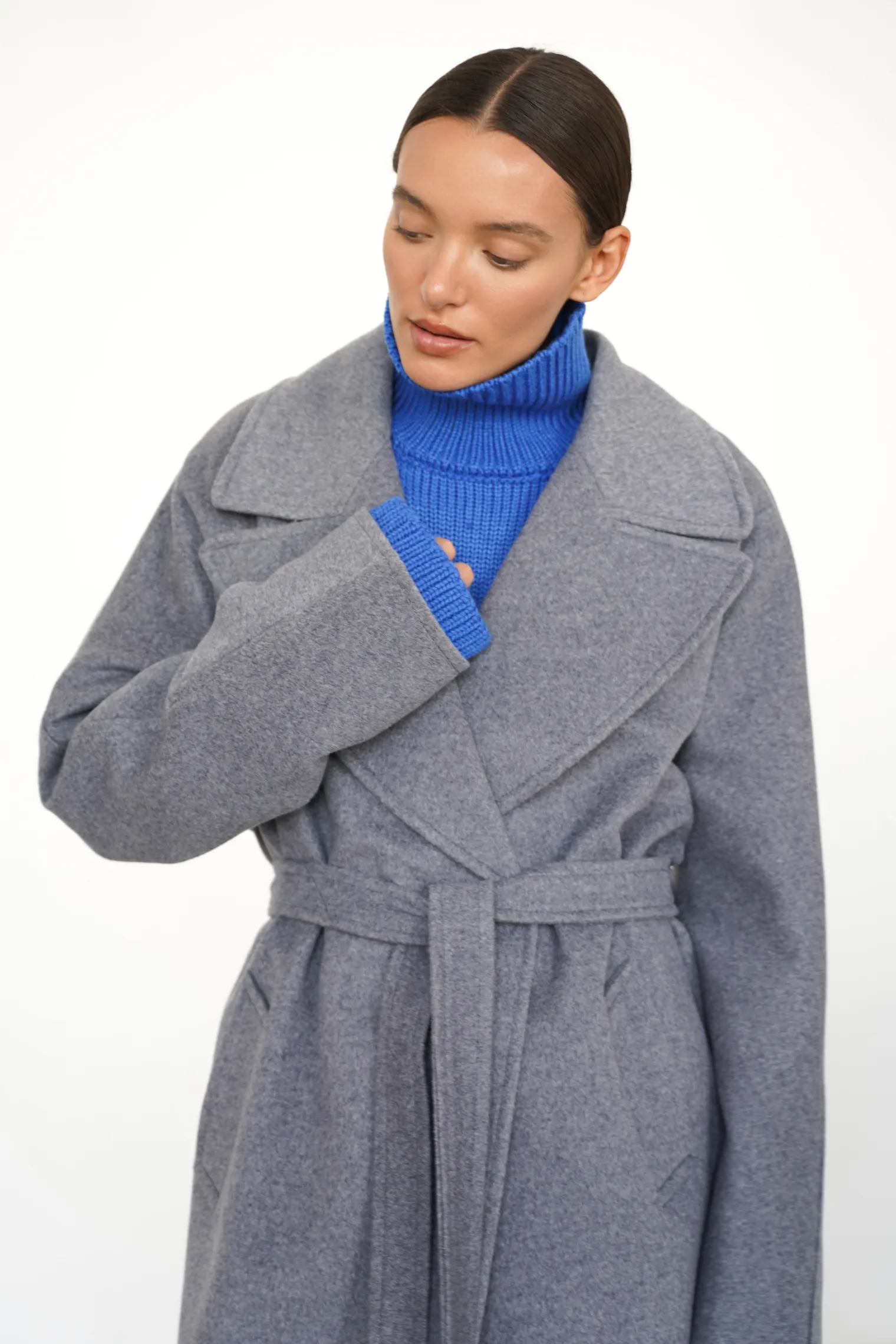 Пальто-халат с цельнокройным рукавом серого цвета фото 5