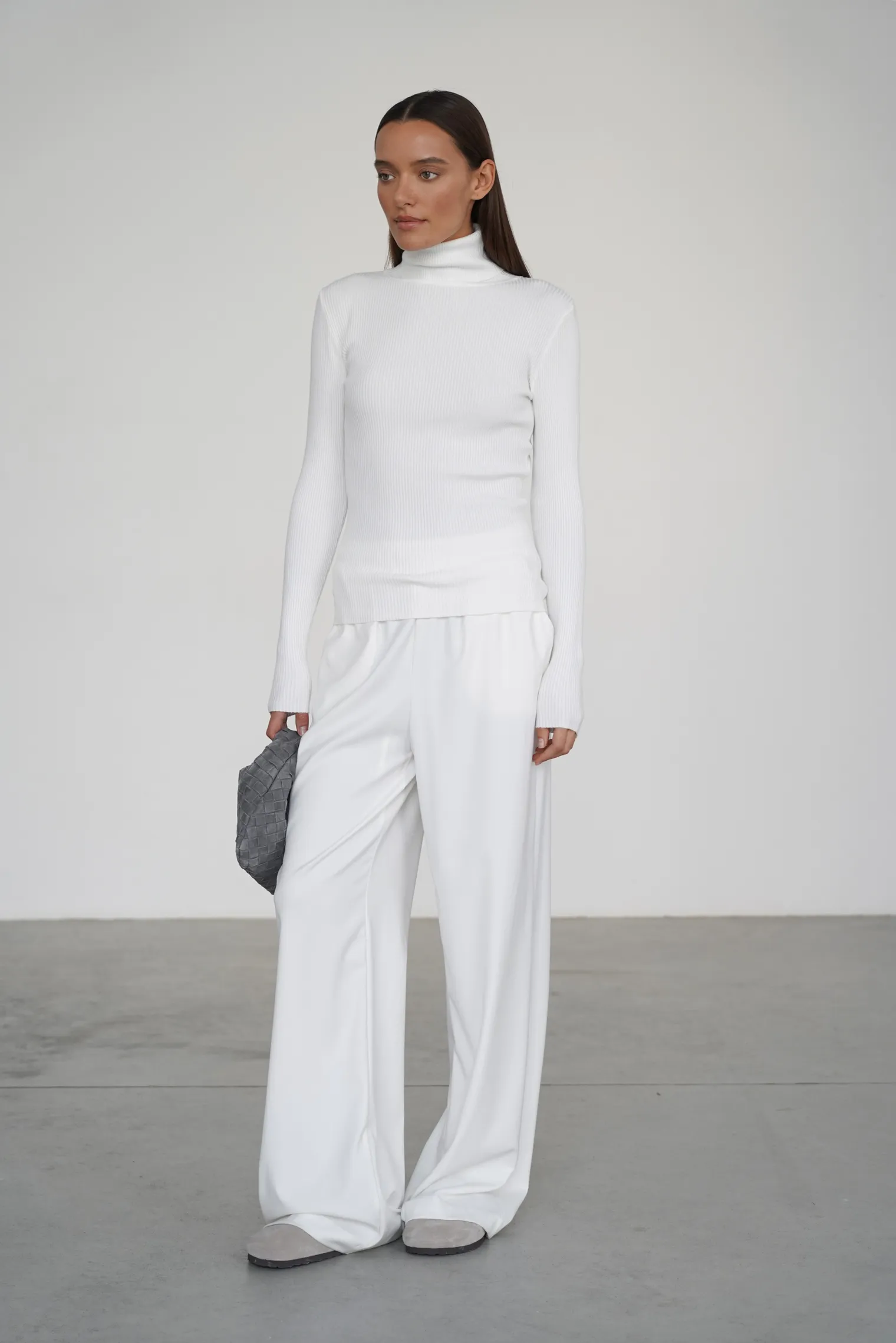 Водолазка мелкой вязки с высоким воротником белого цвета фото 3