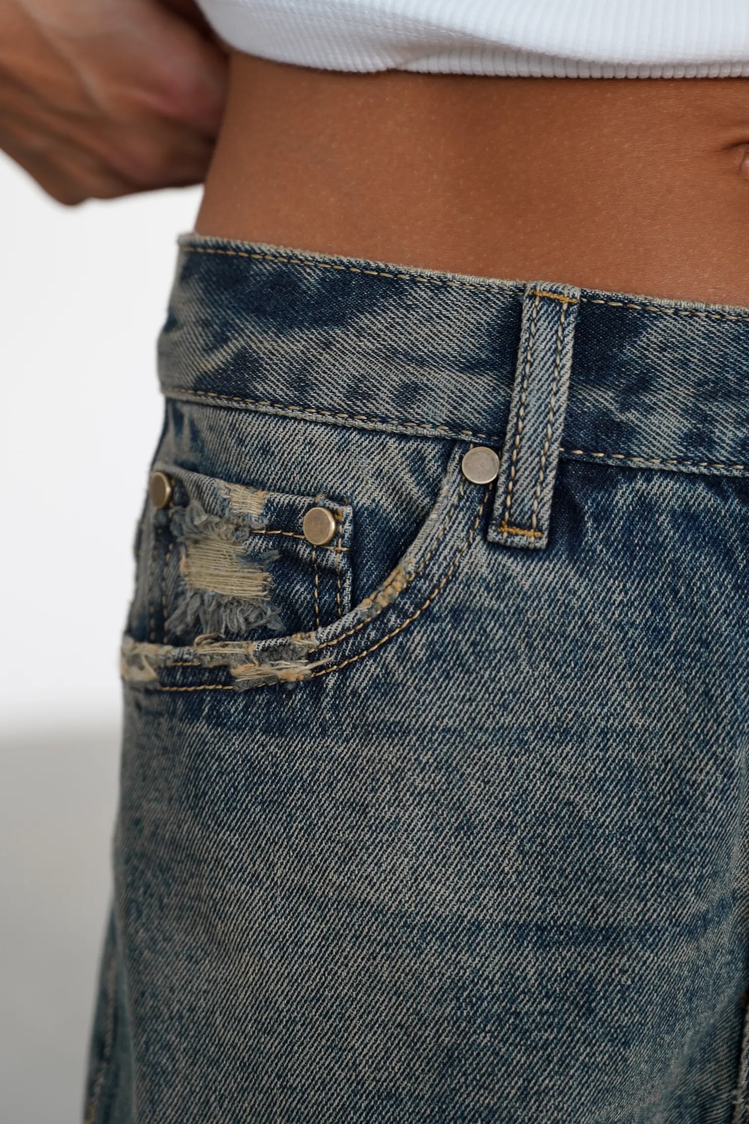 Джинсы свободного кроя в винтажном стиле синего цвета фото 2