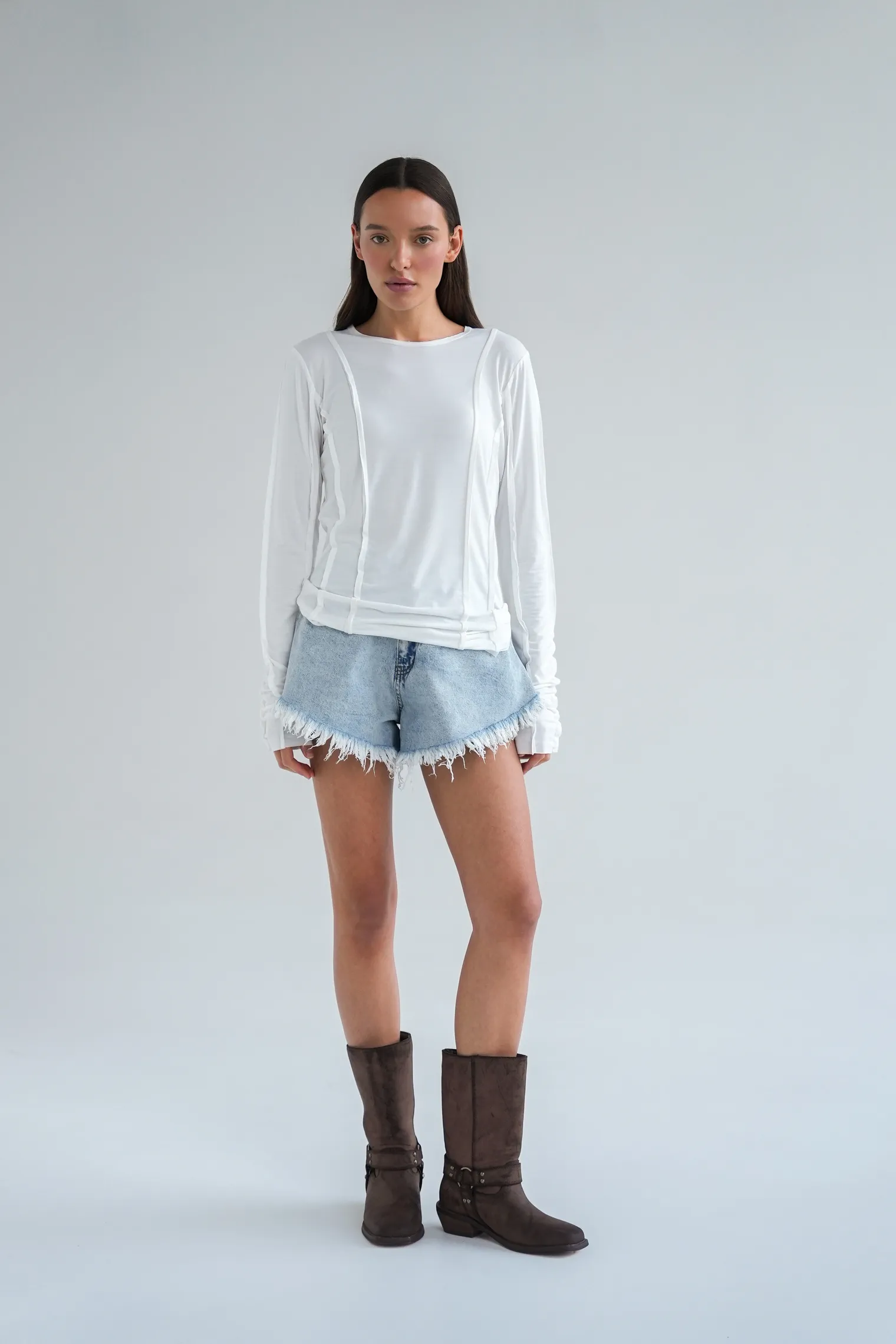 Лонгслив с удлинённым рукавом молочного цвета фото 2