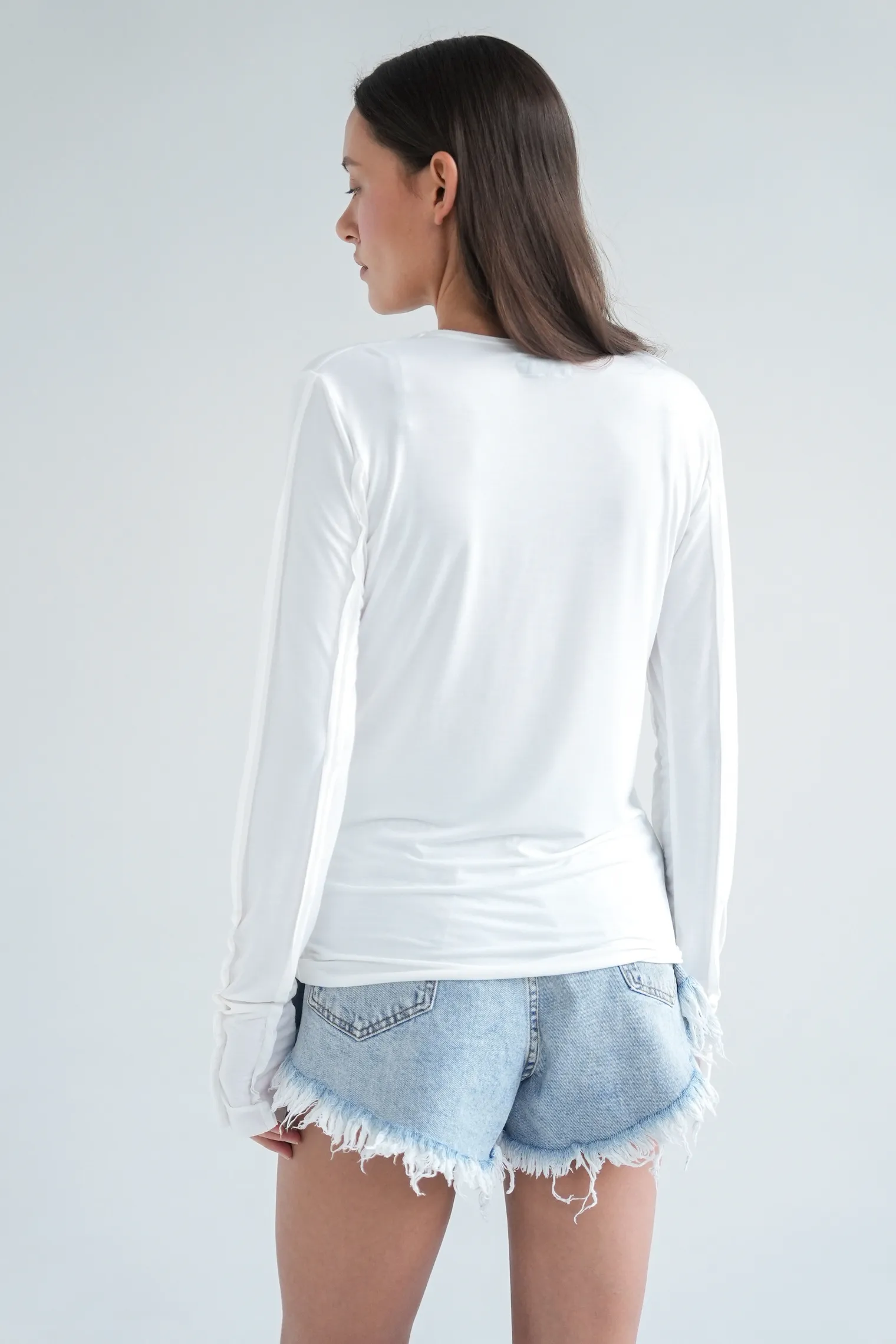 Лонгслив с удлинённым рукавом молочного цвета фото 8
