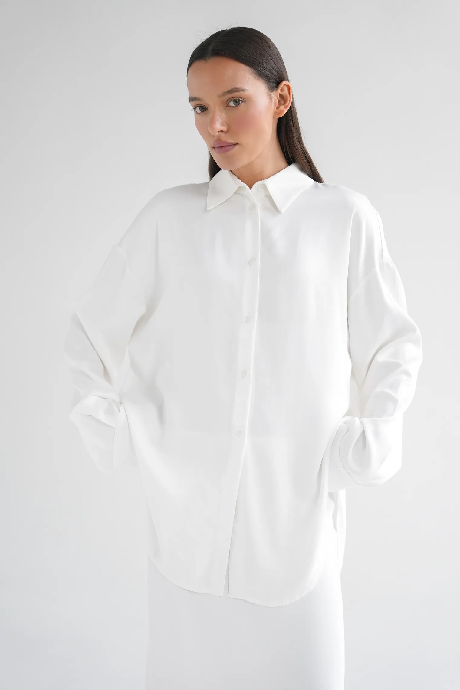 Рубашка свободного кроя с длинным рукавом белого цвета фото 3