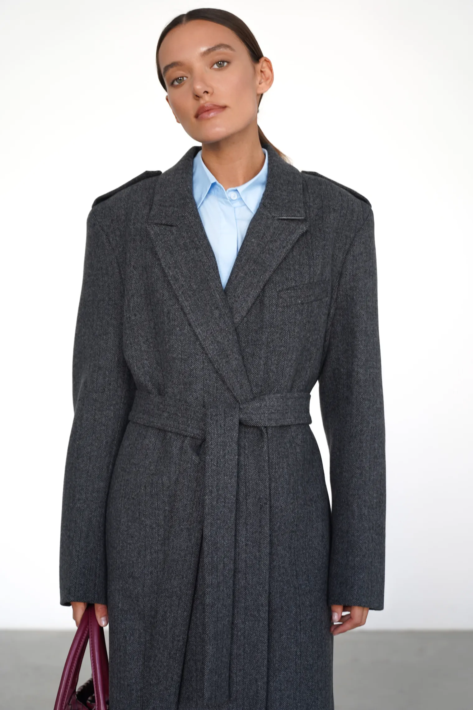 Пальто двубортное с втачным рукавом с поясом в цвете чёрный в ёлочку фото 5