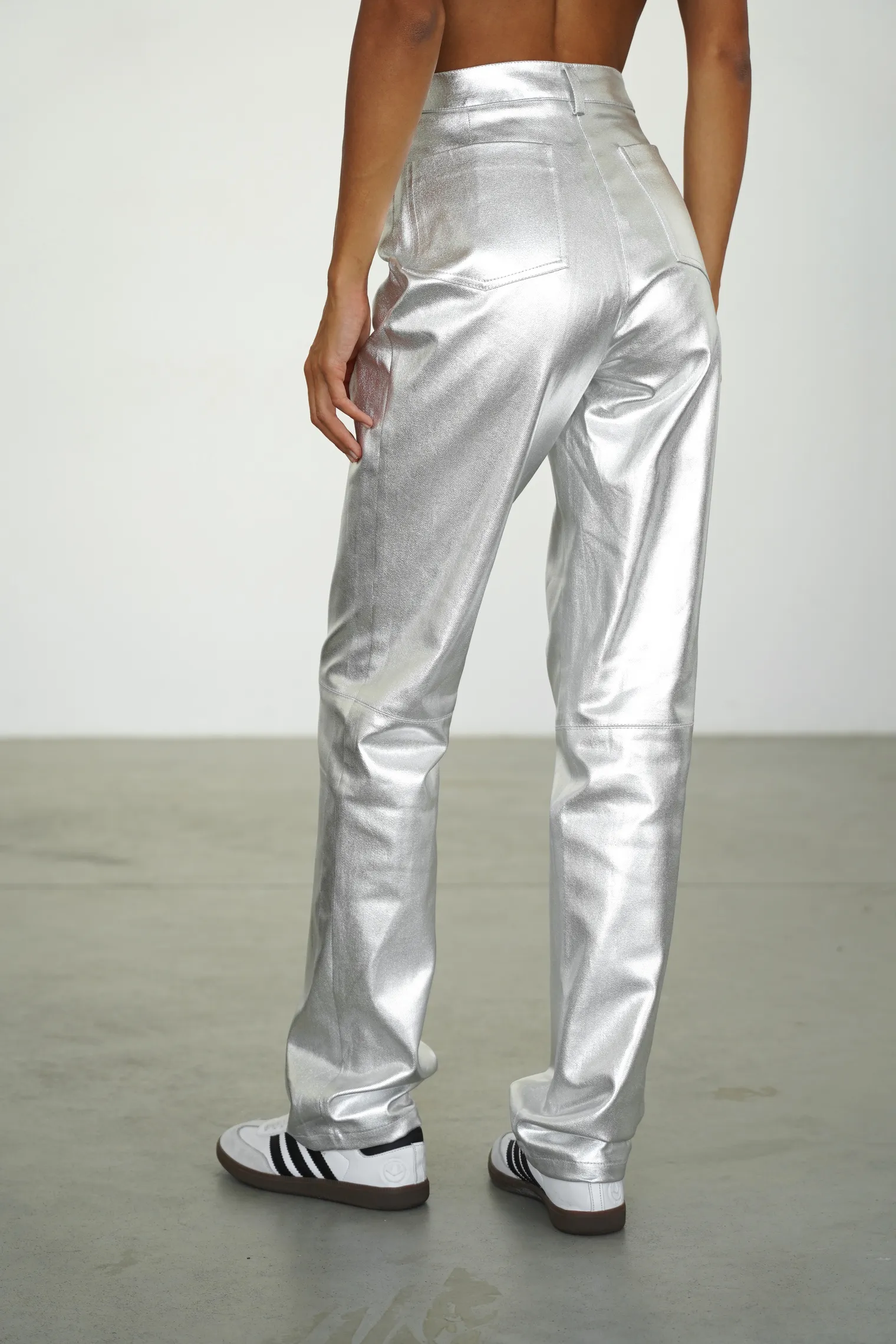 Брюки широкого кроя с завышенной талией стального цвета фото 4