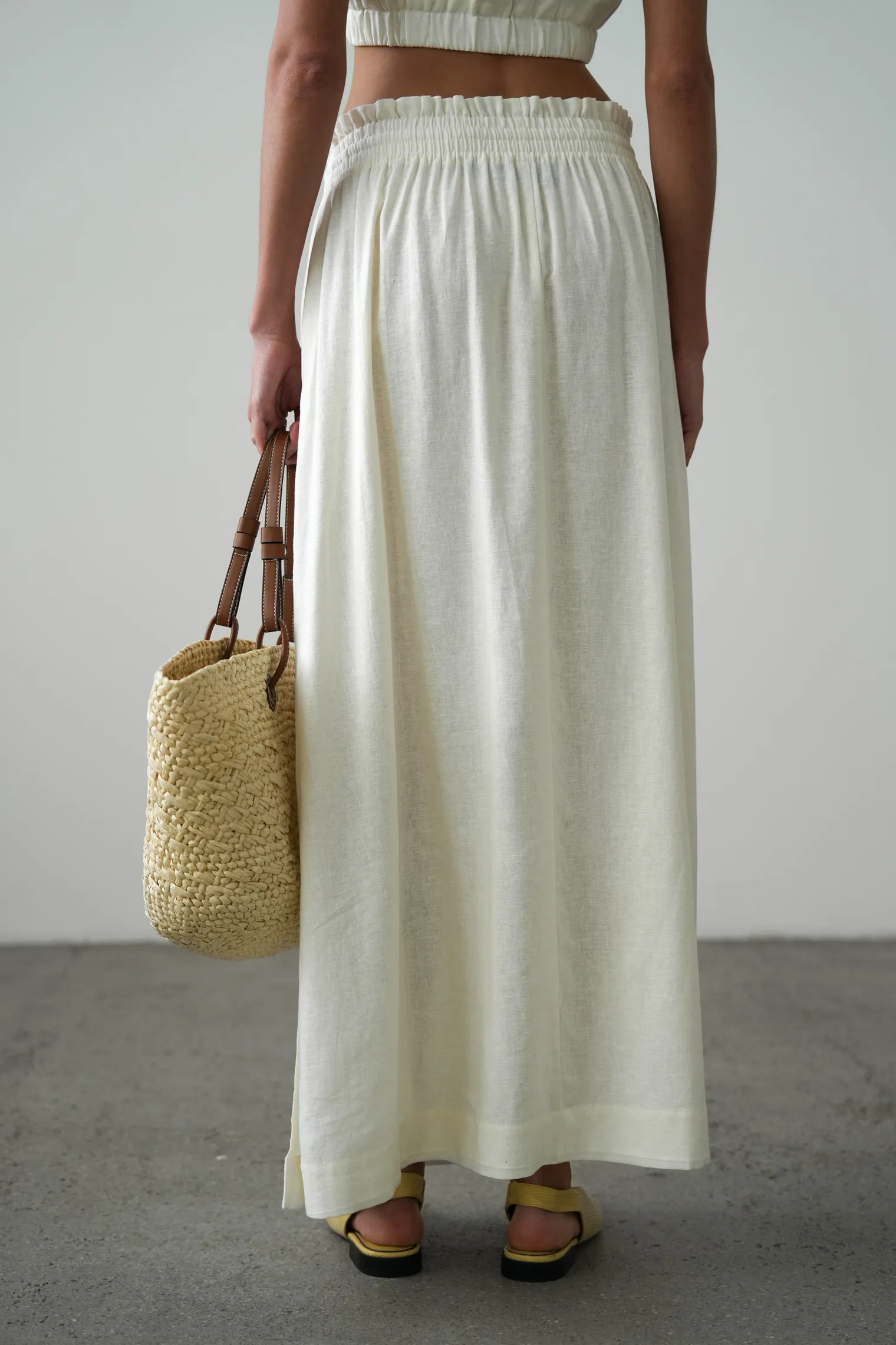 Юбка широкого кроя с разрезами цвета тофу фото 7