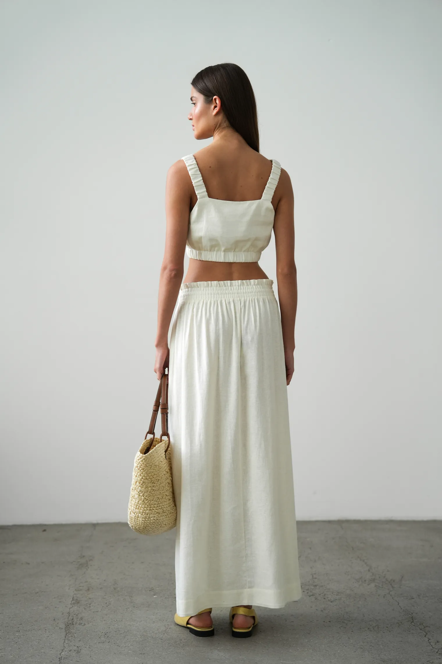 Юбка широкого кроя с разрезами цвета тофу фото 4