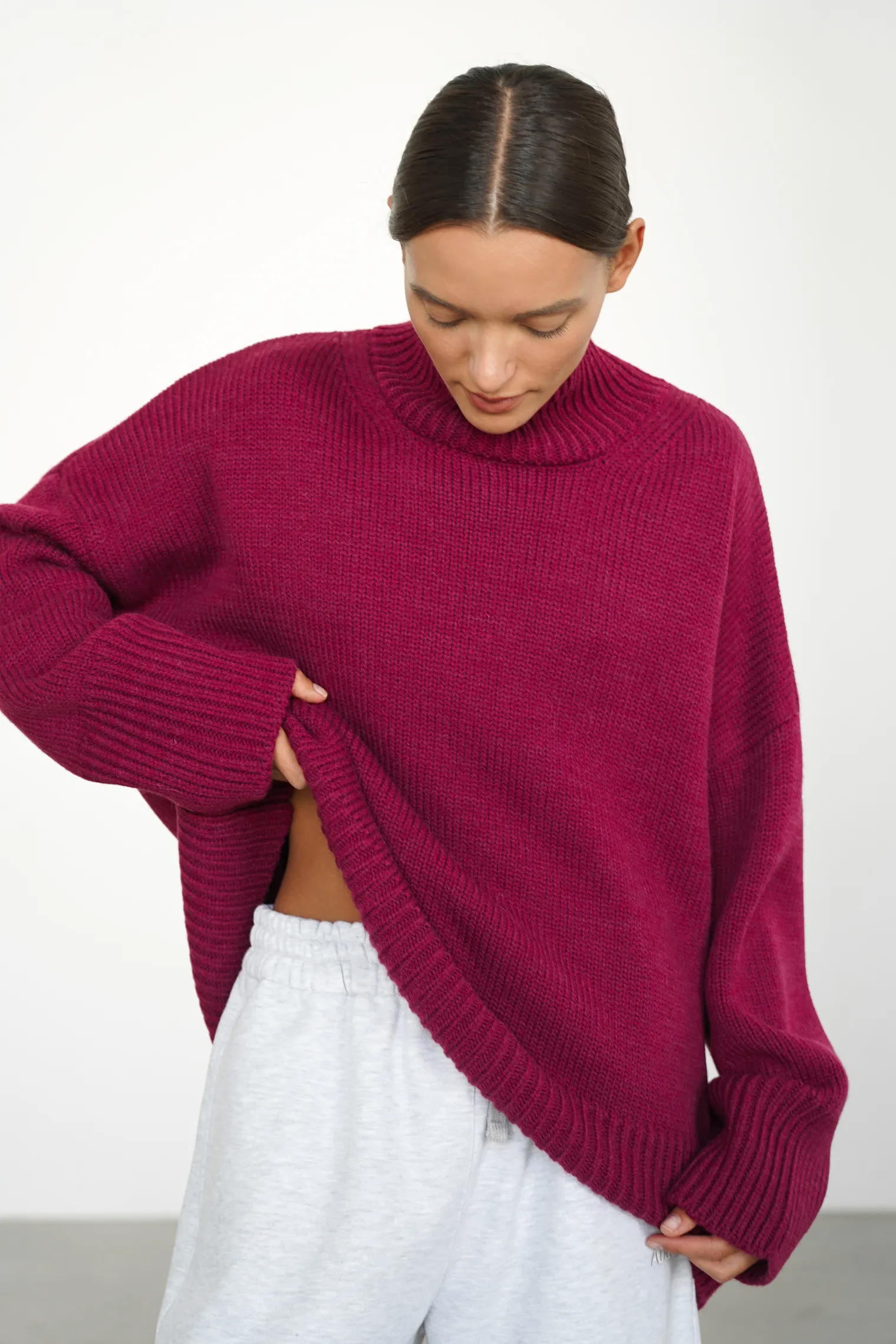 Джемпер крупной вязки с высоким воротником винного цвета фото 5