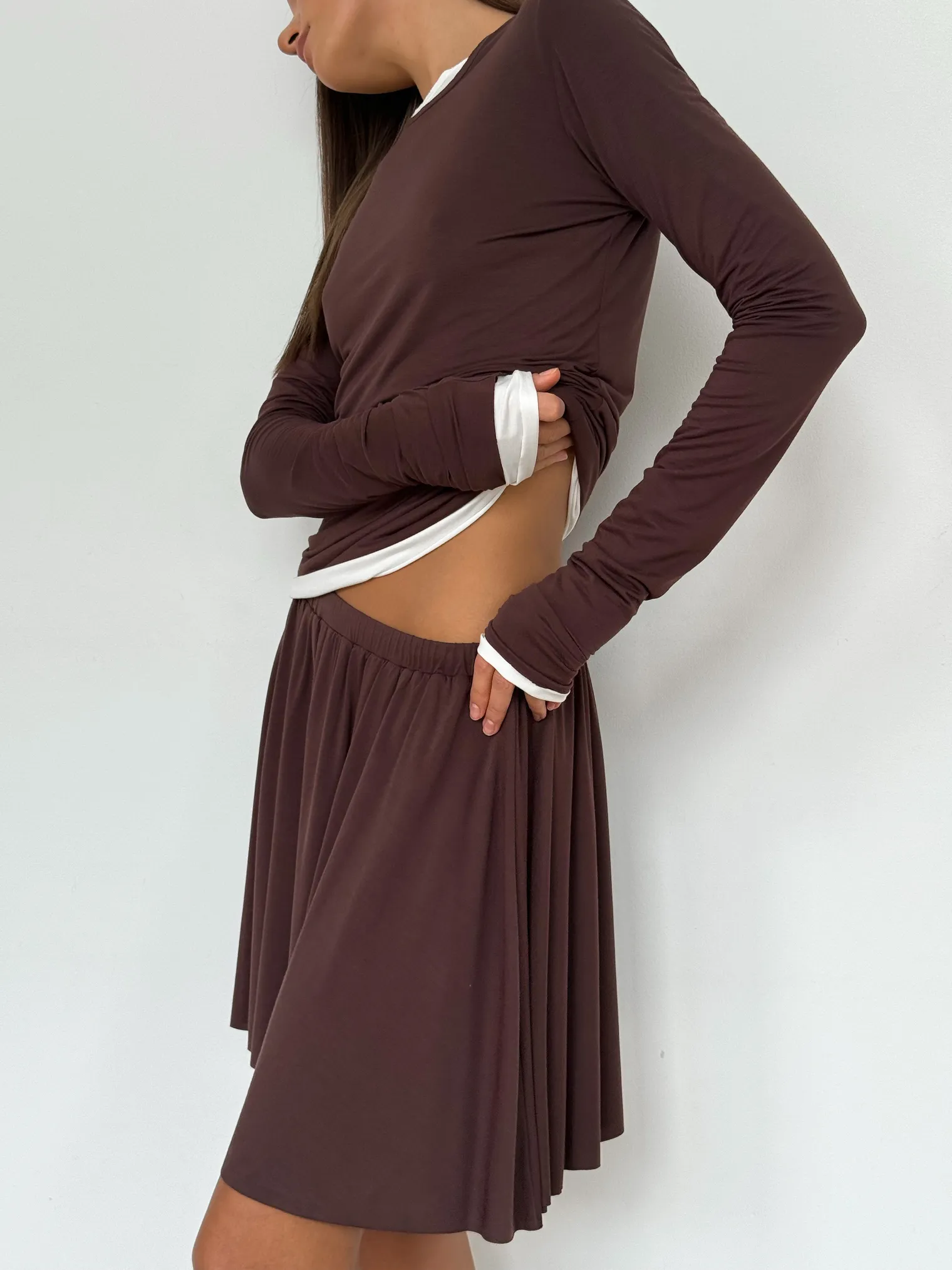 Лонгслив с удлинённым рукавом цвета горький шоколад фото 7