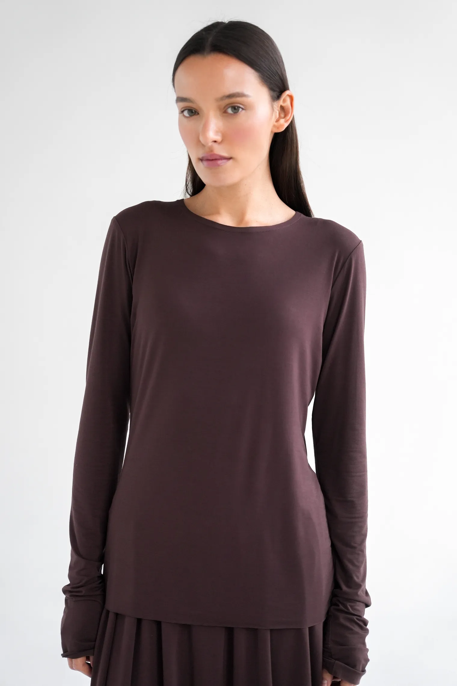 Лонгслив с удлинённым рукавом цвета горький шоколад фото 9
