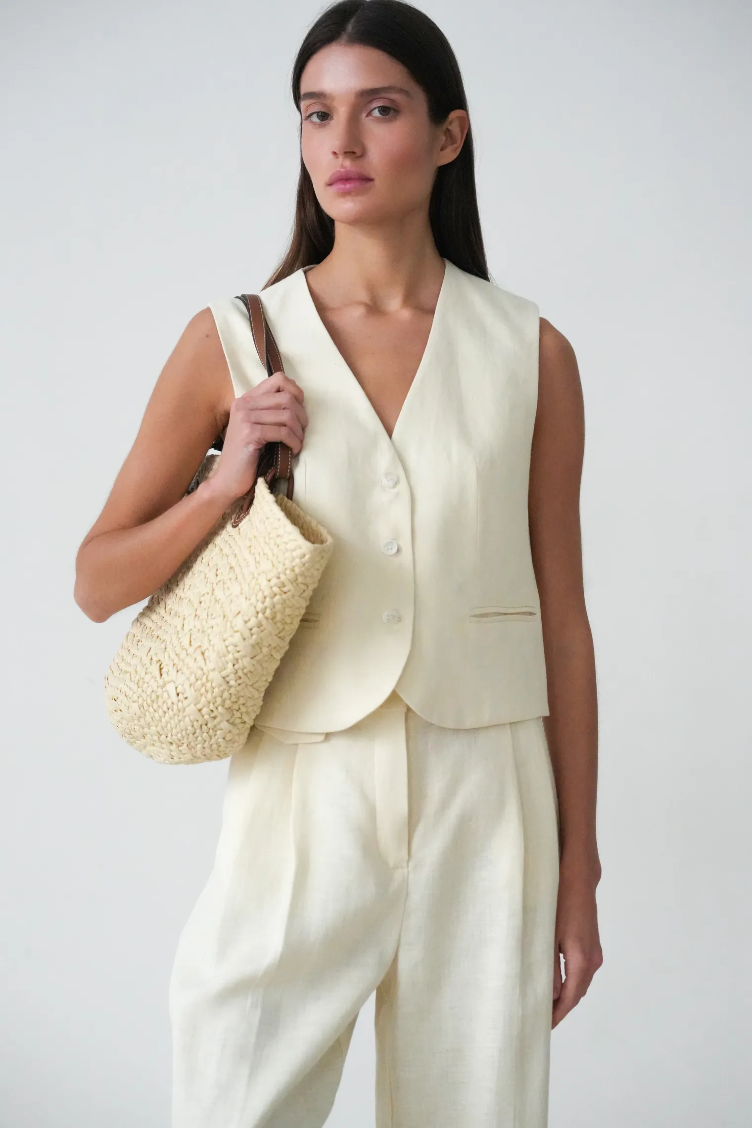 Однобортный жилет с пуговицами изо льна цвета тофу фото 6