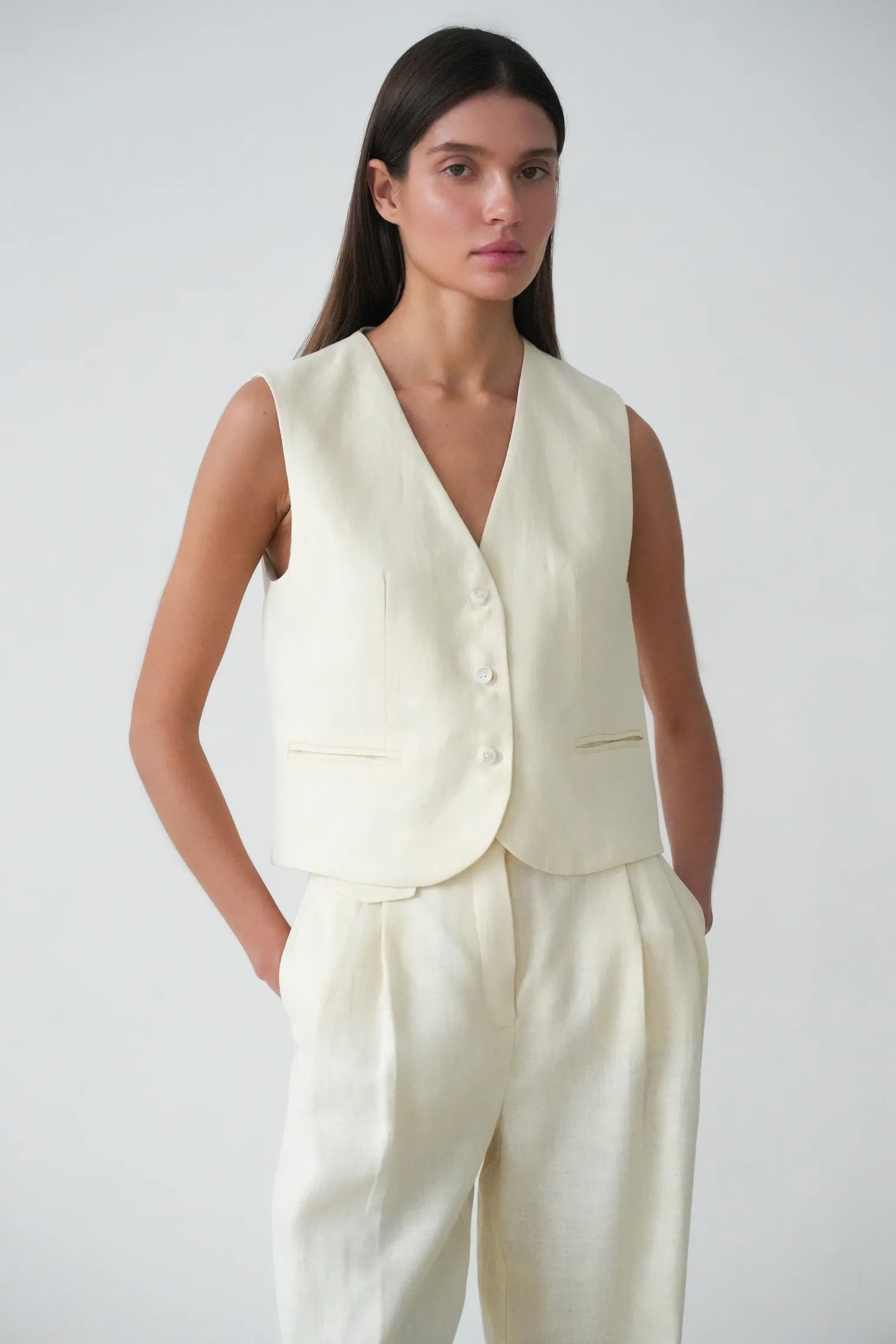 Однобортный жилет с пуговицами изо льна цвета тофу фото 1