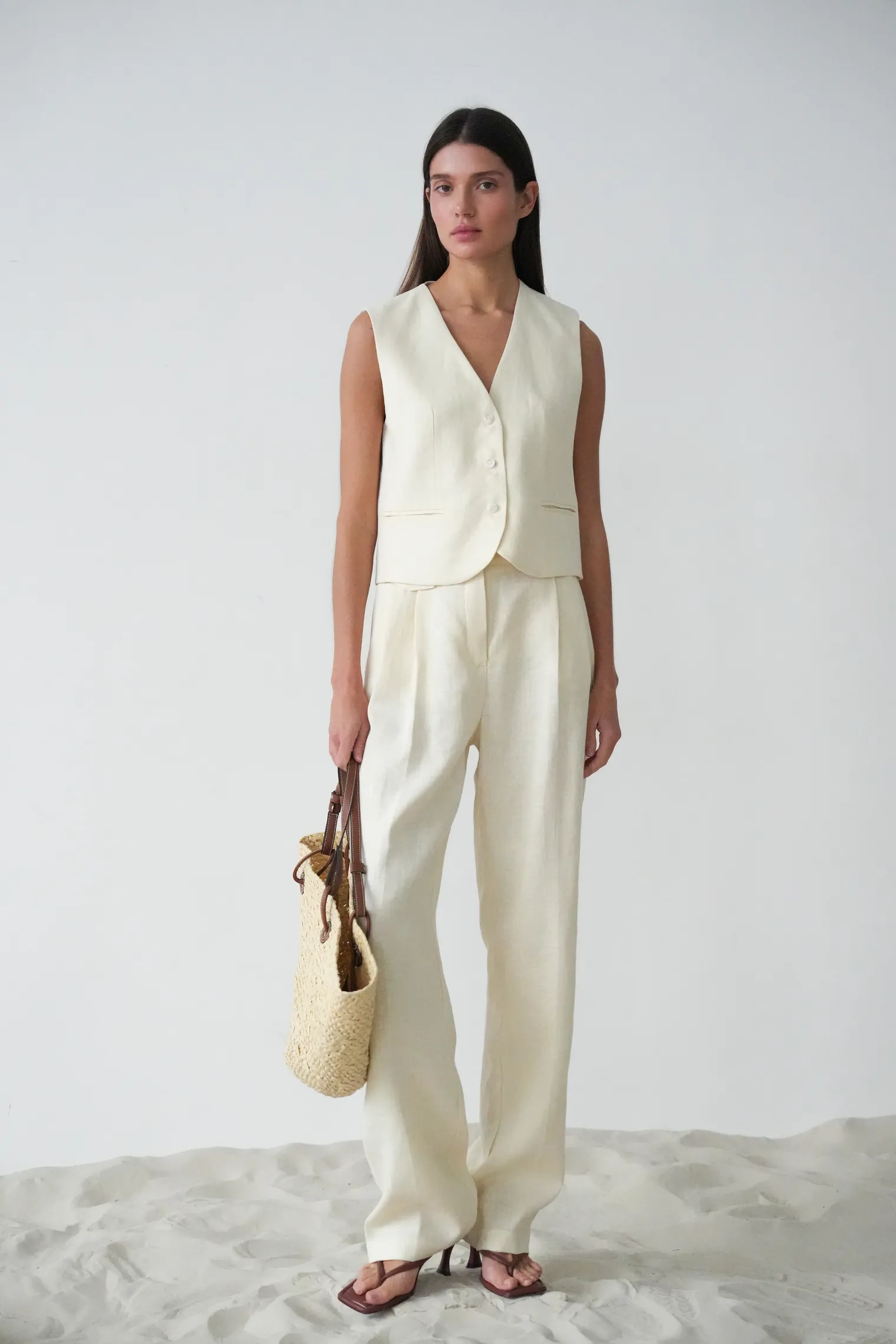 Однобортный жилет с пуговицами изо льна цвета тофу фото 3