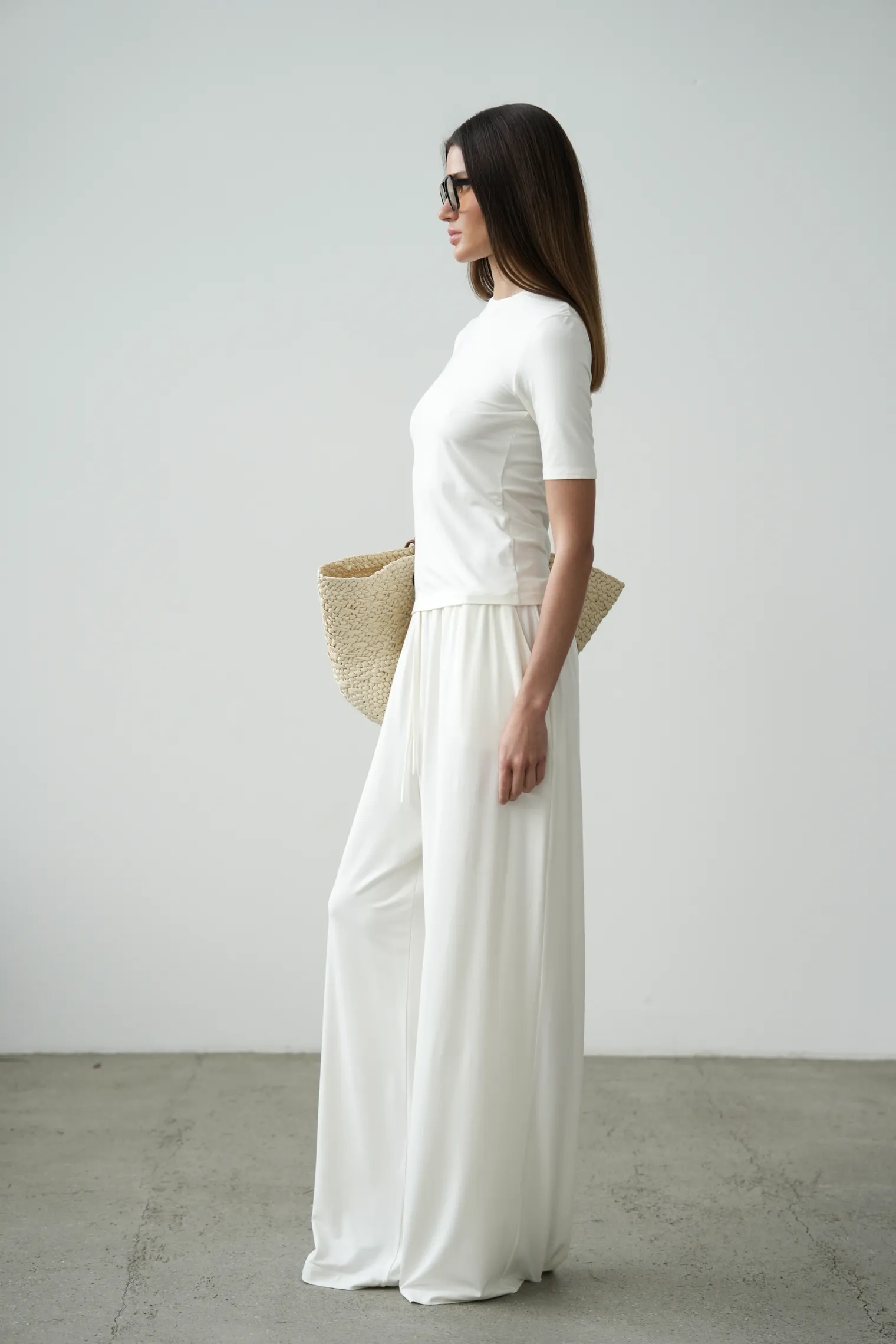 Брюки из тонкого трикотажа цвета тофу фото 3