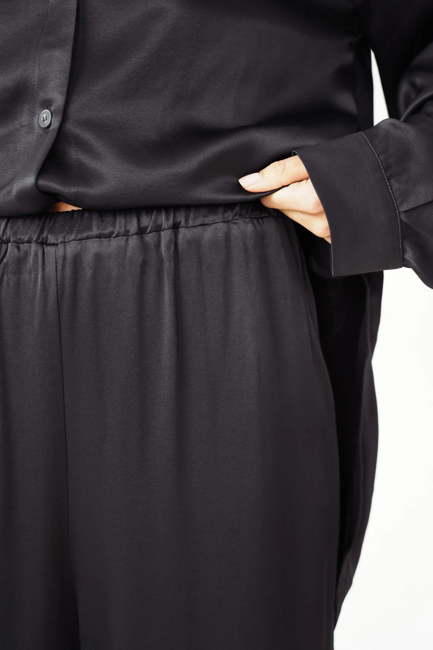 Брюки свободного кроя на резинке чёрного цвета фото 2