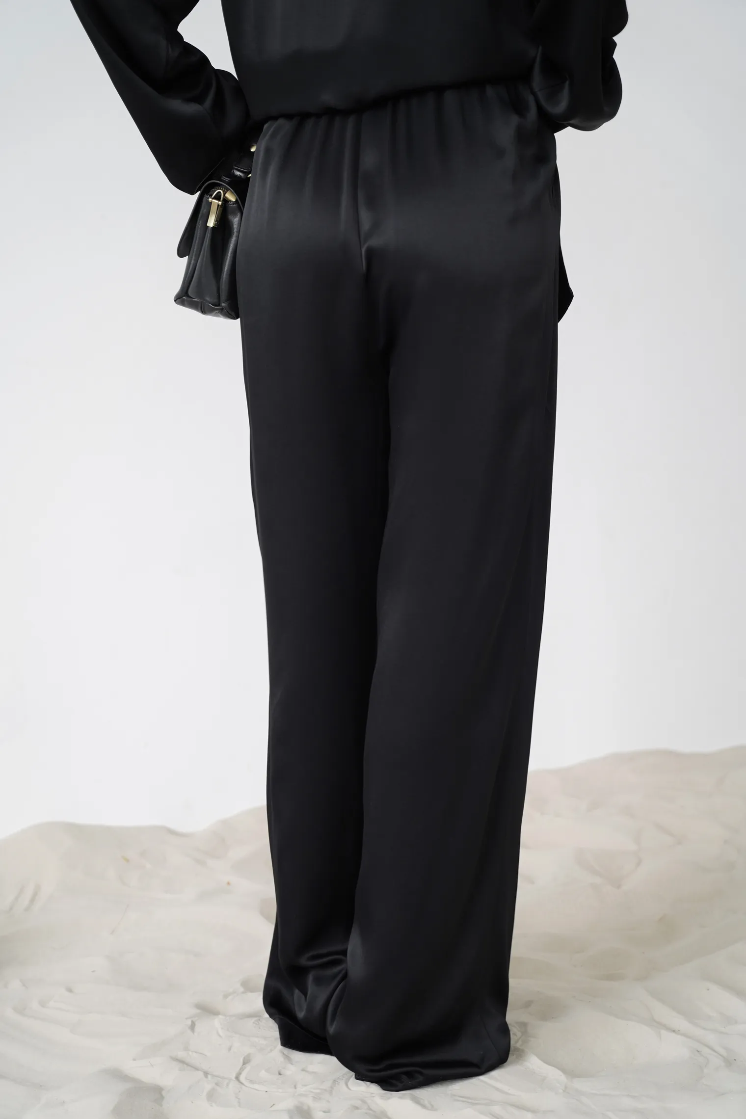 Брюки свободного кроя на резинке чёрного цвета фото 4