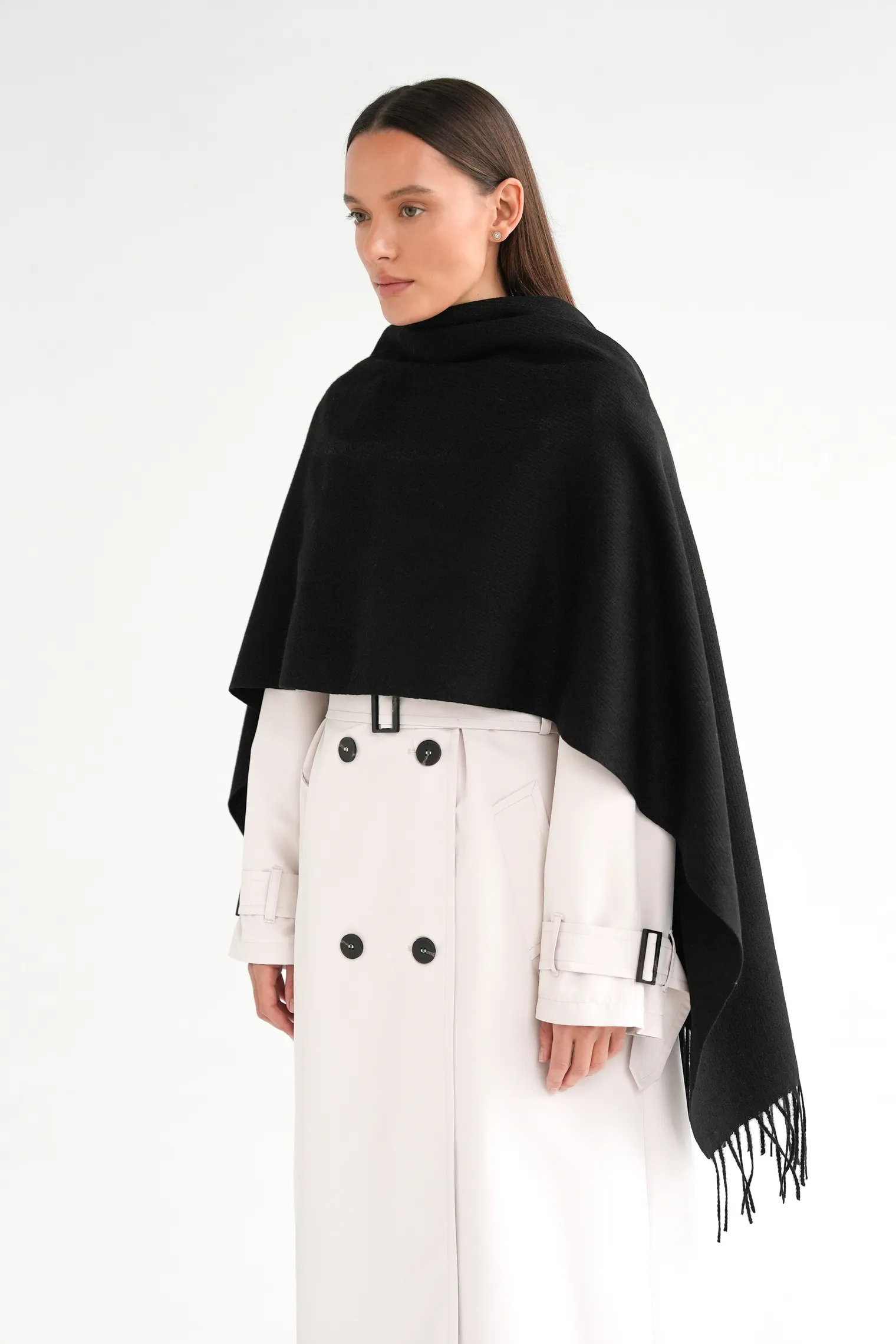 Палантин однотонный из вискозы чёрного цвета фото 3