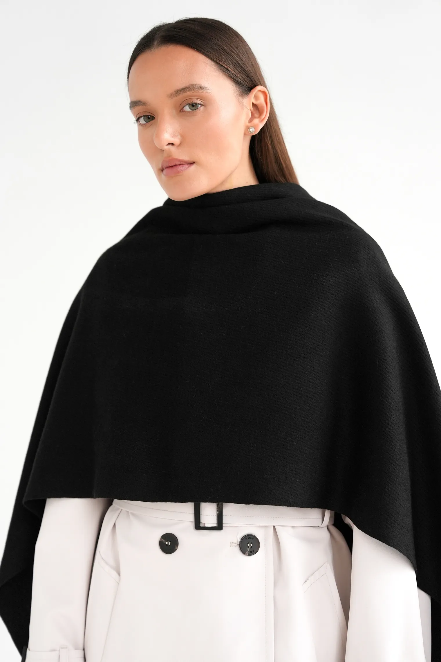 Палантин однотонный из вискозы чёрного цвета фото 4