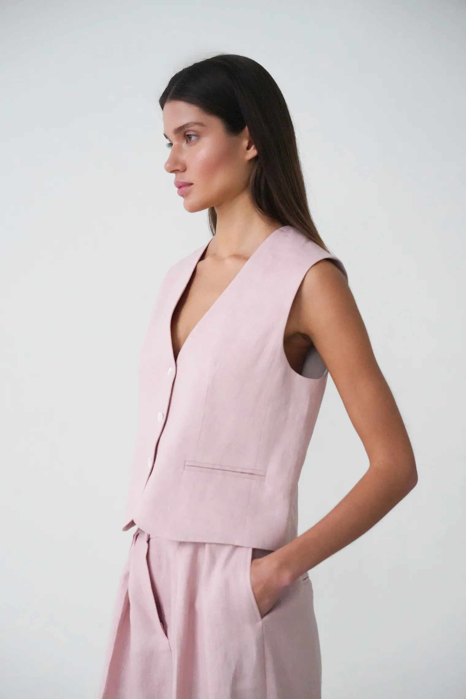 Однобортный жилет с пуговицами изо льна пыльно-розового цвета фото 5
