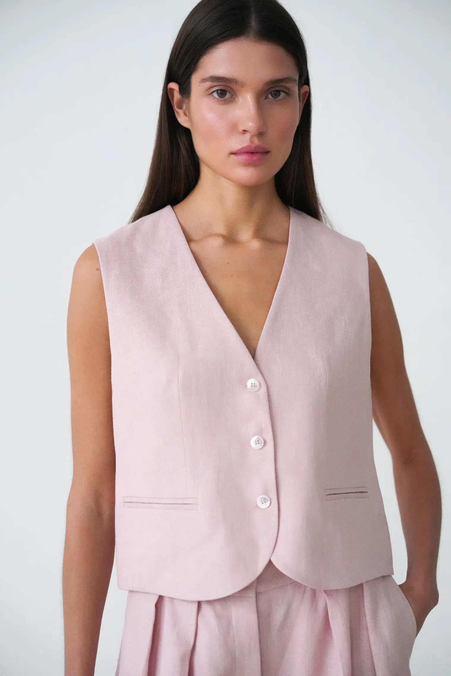 Однобортный жилет с пуговицами изо льна пыльно-розового цвета фото 6