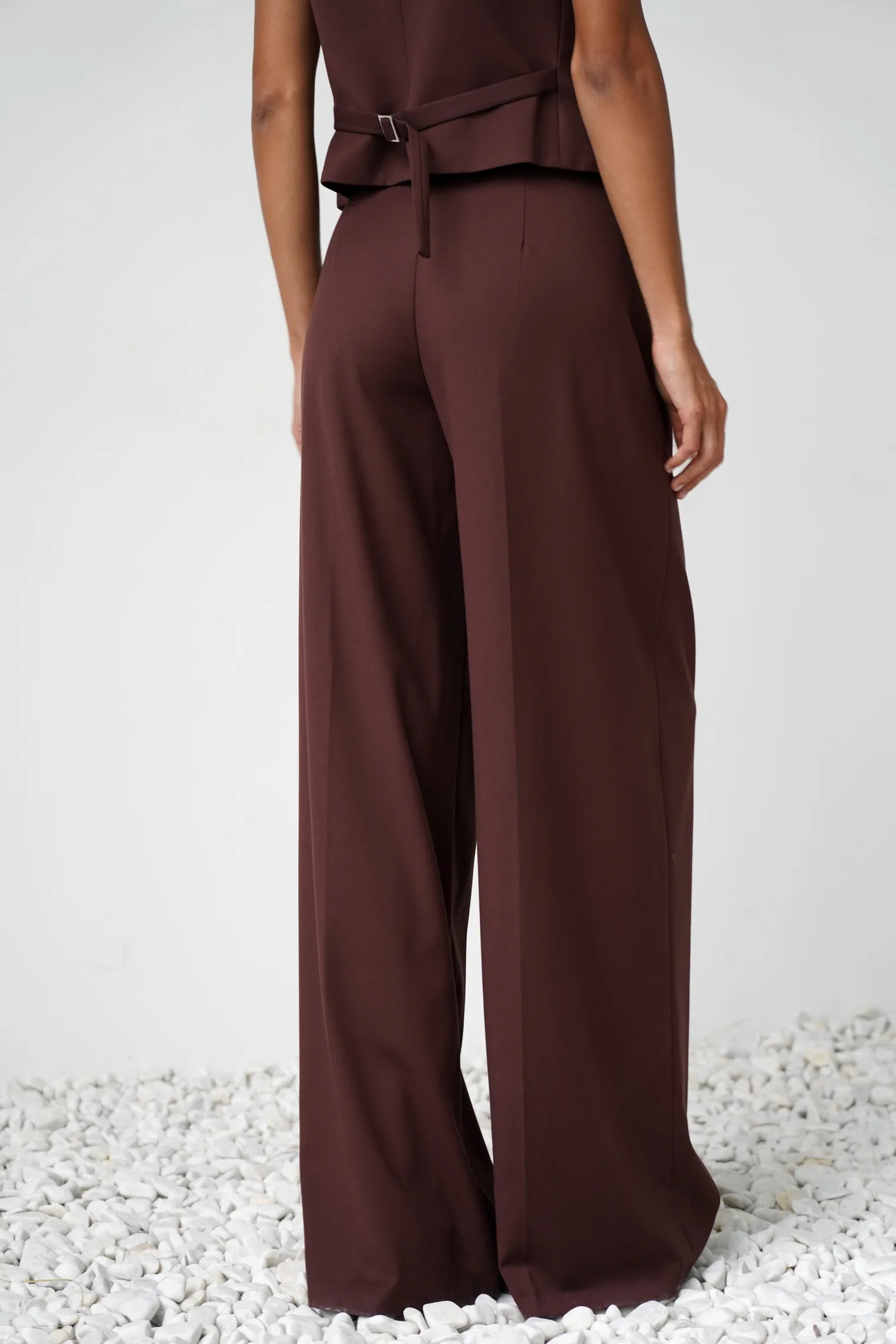 Брюки широкого кроя с завышенной талией со складками цвета горький шоколад фото 4