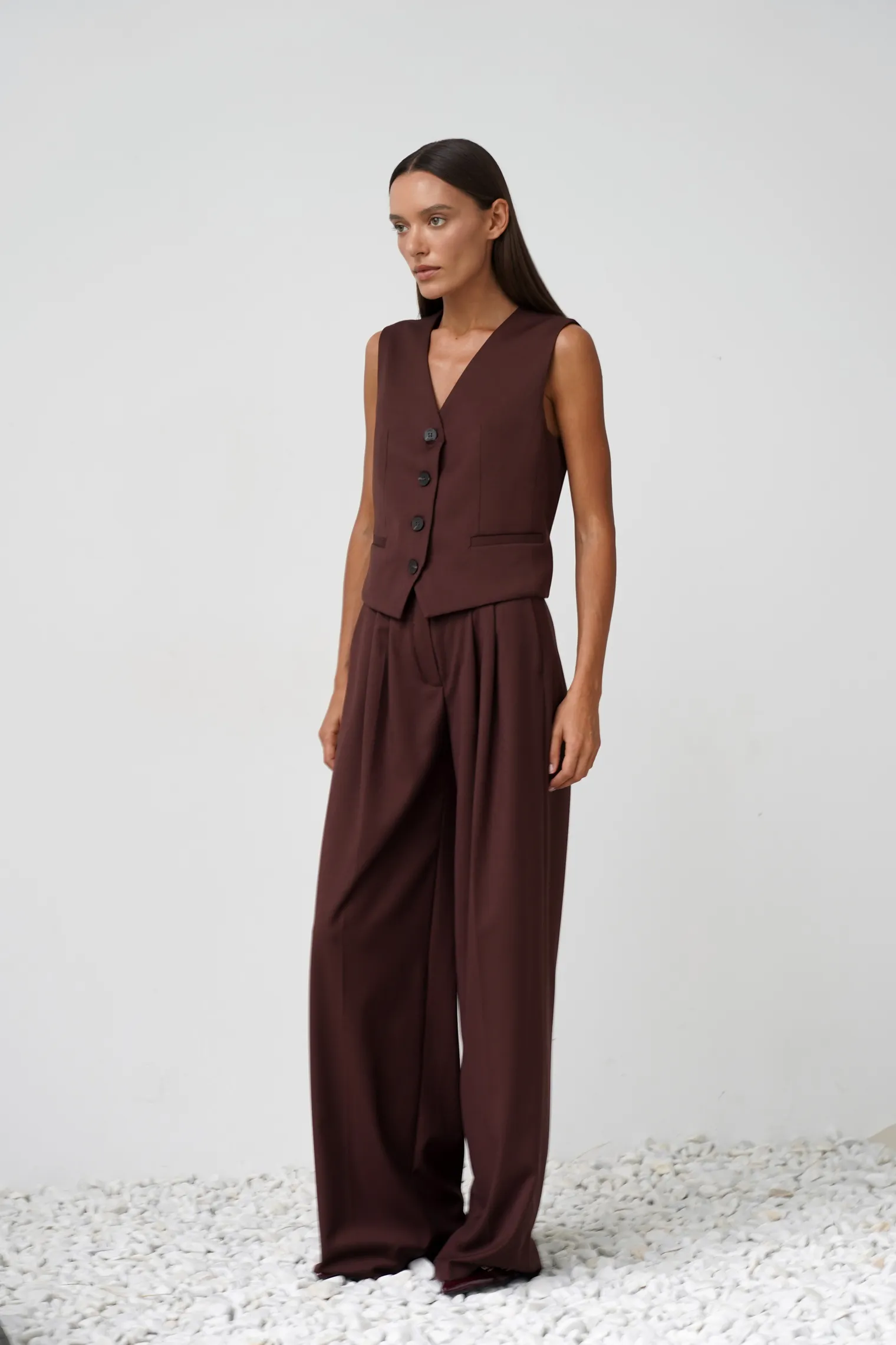 Брюки широкого кроя с завышенной талией со складками цвета горький шоколад фото 5