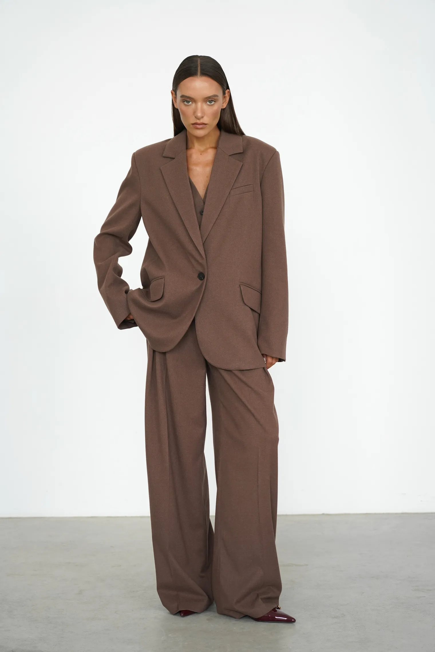 Однобортный жакет свободного кроя с карманами шоколадного цвета фото 1