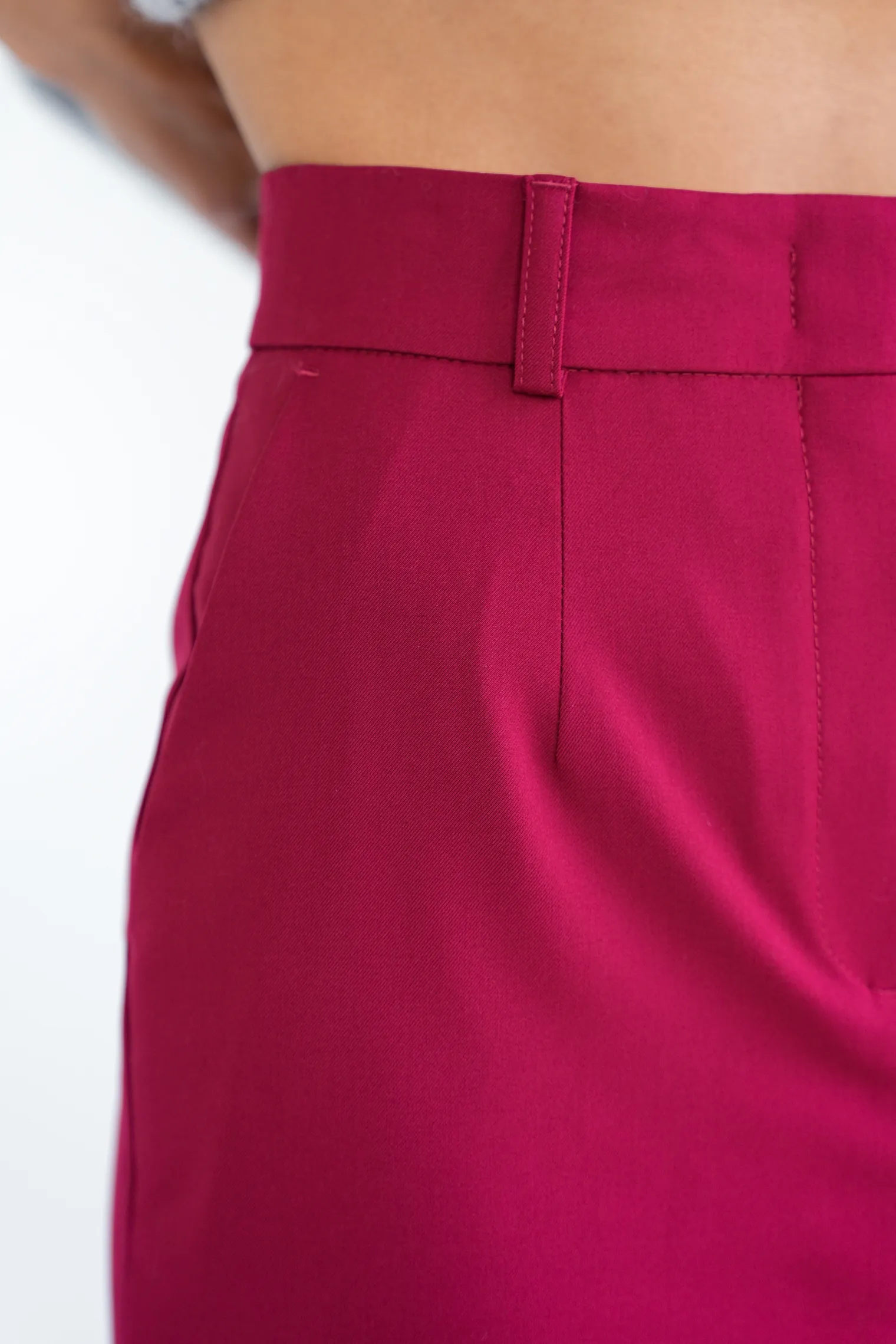 Юбка с разрезом прямого кроя винного цвета фото 2