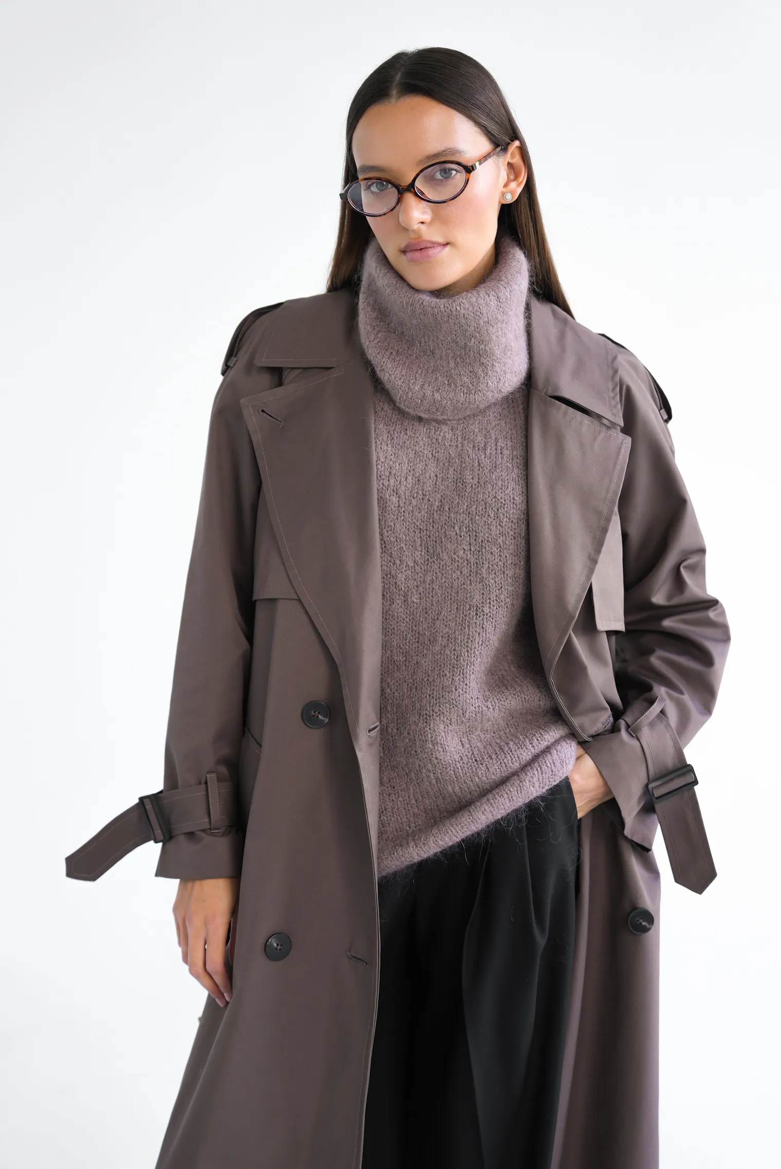 Двубортный тренч с поясом и рукавом реглан шоколадного цвета фото 5