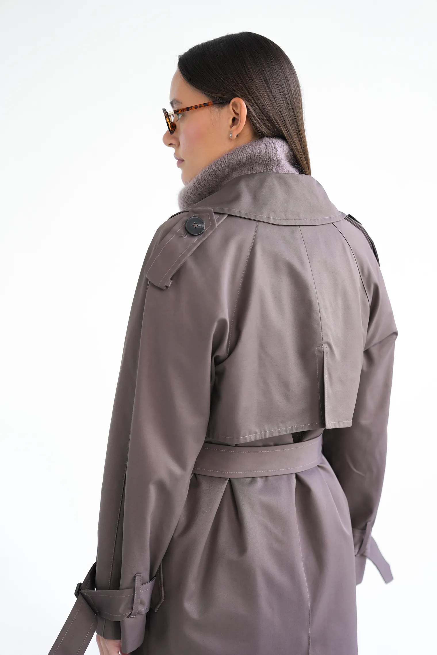 Двубортный тренч с поясом и рукавом реглан шоколадного цвета фото 6